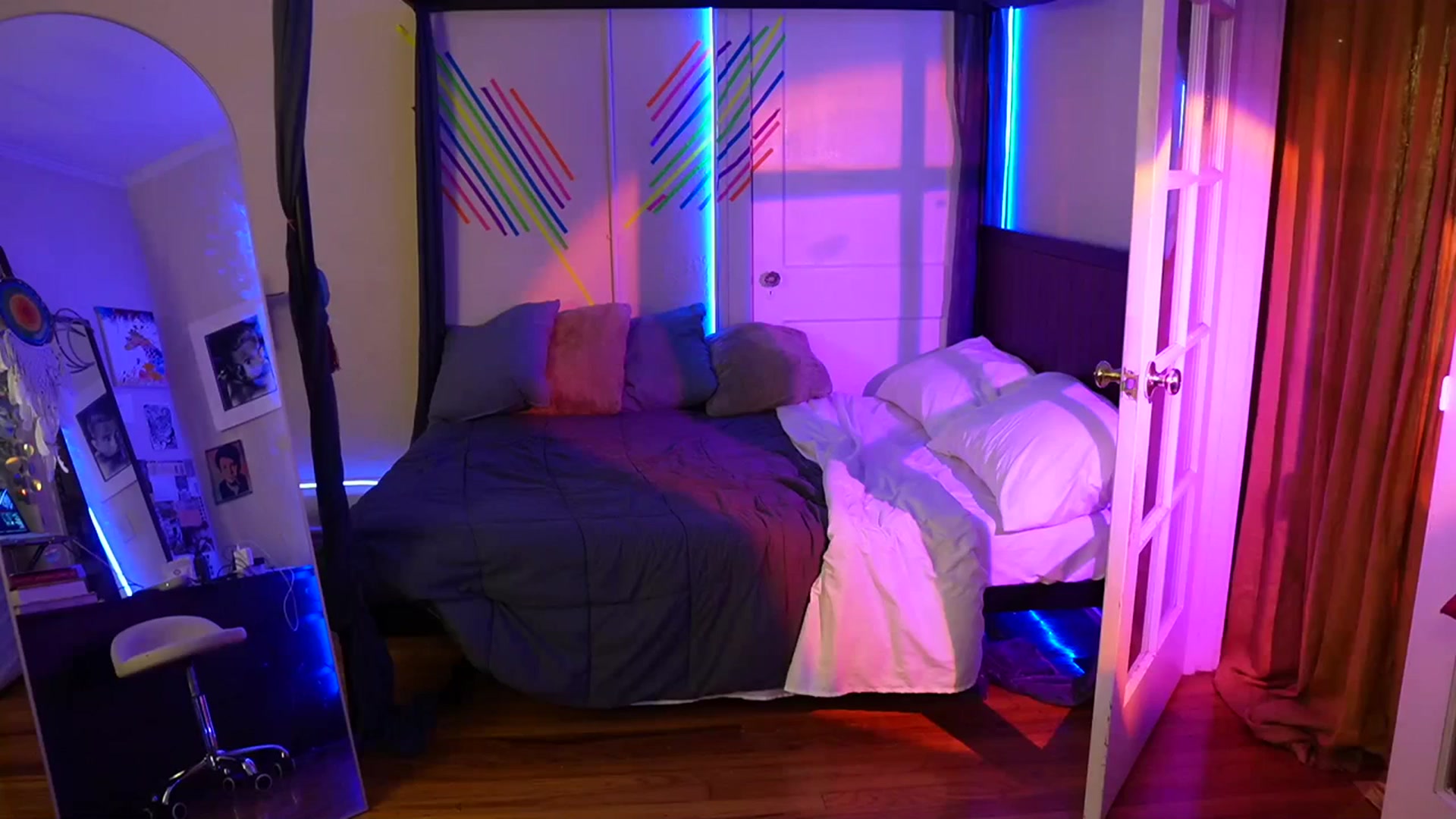 Gallery image thumbnail from Gia_Xxxmas's myfreecams stream on, 12/07/2023, 04:21 image 19 of 20