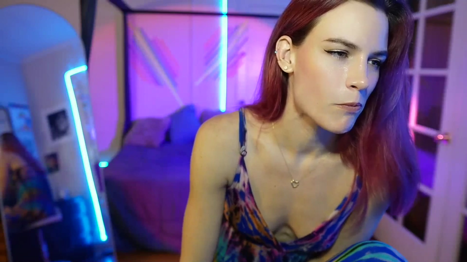 Gallery image thumbnail from Gia_Xxxmas's myfreecams stream on, 12/10/2023, 03:28 image 4 of 20