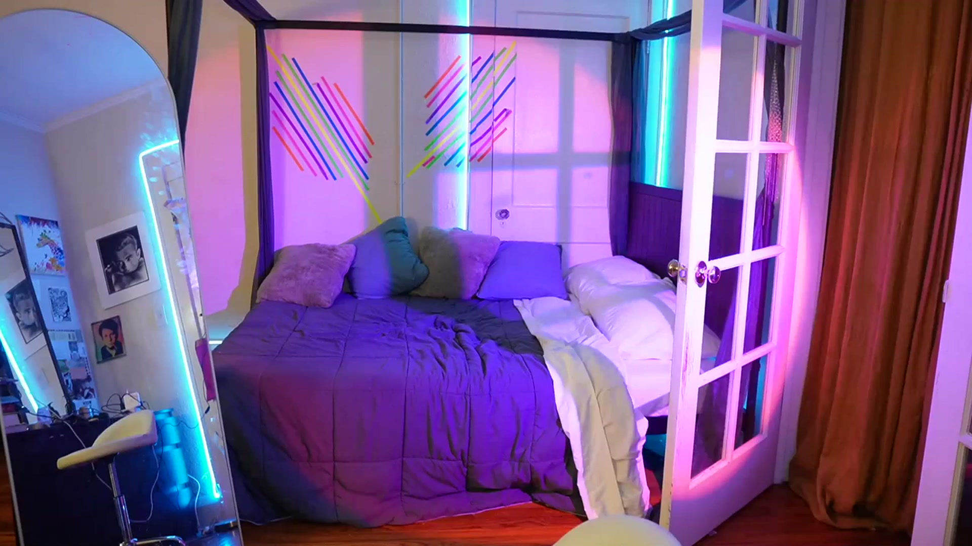 Gallery image thumbnail from Gia_Xxxmas's myfreecams stream on, 12/10/2023, 03:28 image 6 of 20