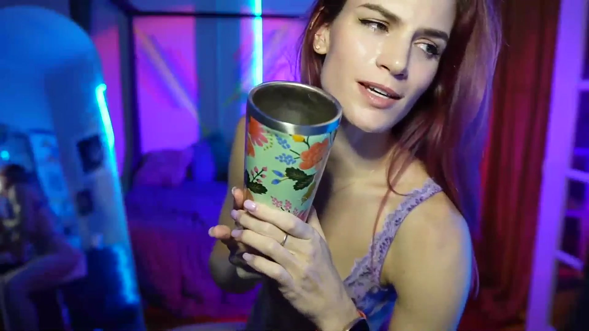 Gallery image thumbnail from Gia_Xxxmas's myfreecams stream on, 12/10/2023, 04:45 image 15 of 20