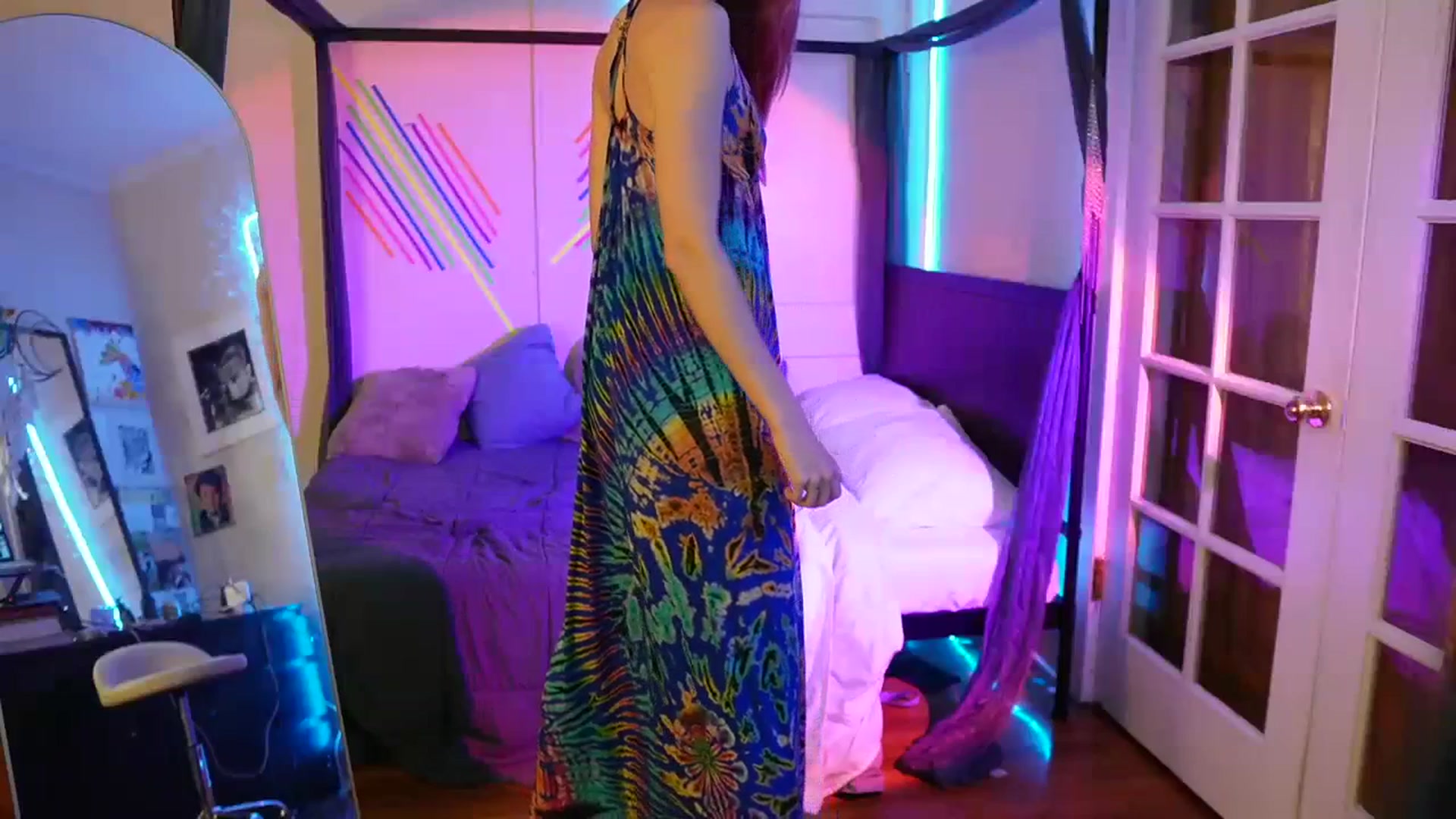 Gallery image thumbnail from Gia_Xxxmas's myfreecams stream on, 12/10/2023, 04:45 image 5 of 20