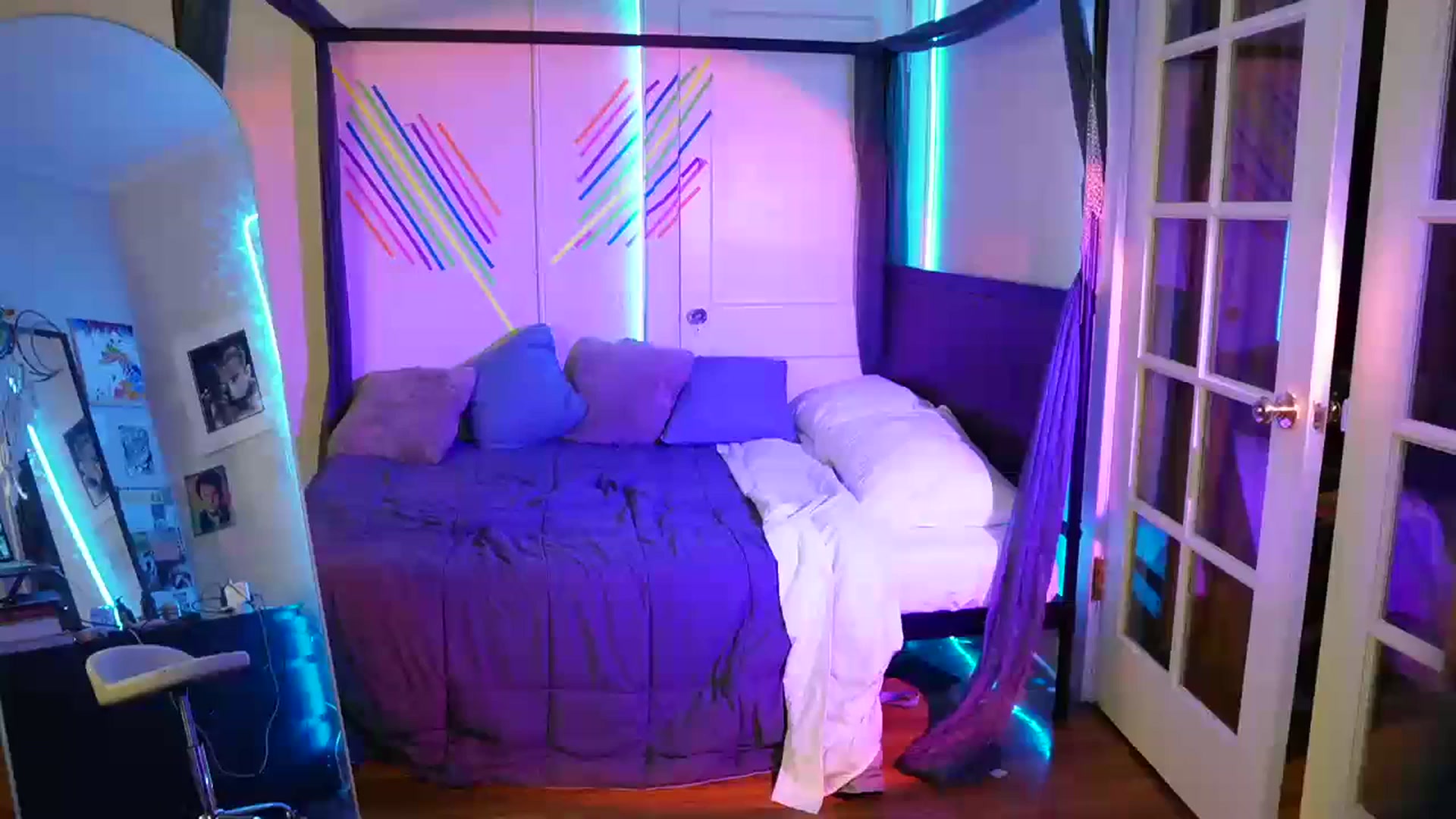 Gallery image thumbnail from Gia_Xxxmas's myfreecams stream on, 12/10/2023, 04:45 image 1 of 20