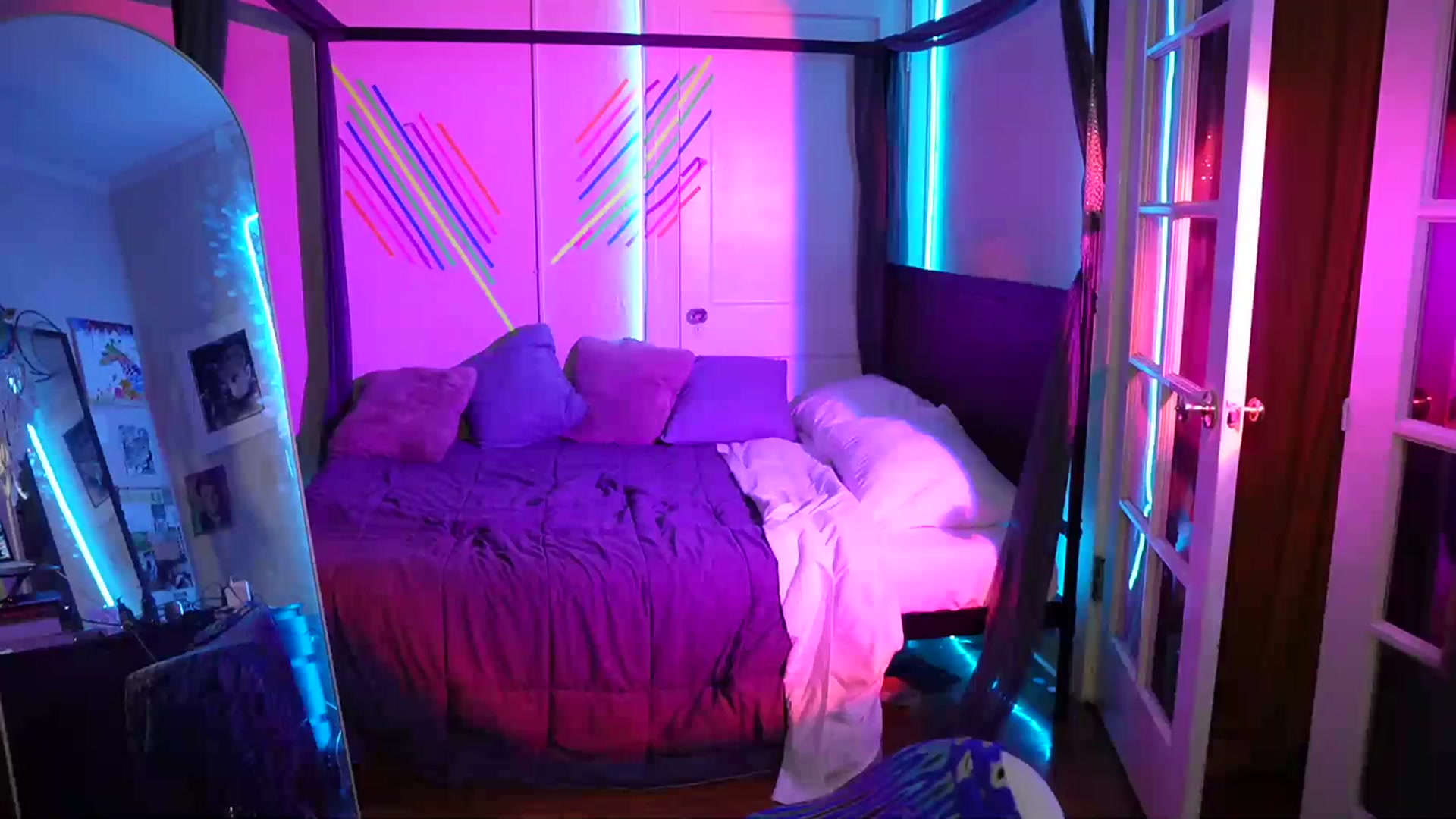 Gallery image thumbnail from Gia_Xxxmas's myfreecams stream on, 12/10/2023, 05:44 image 7 of 20