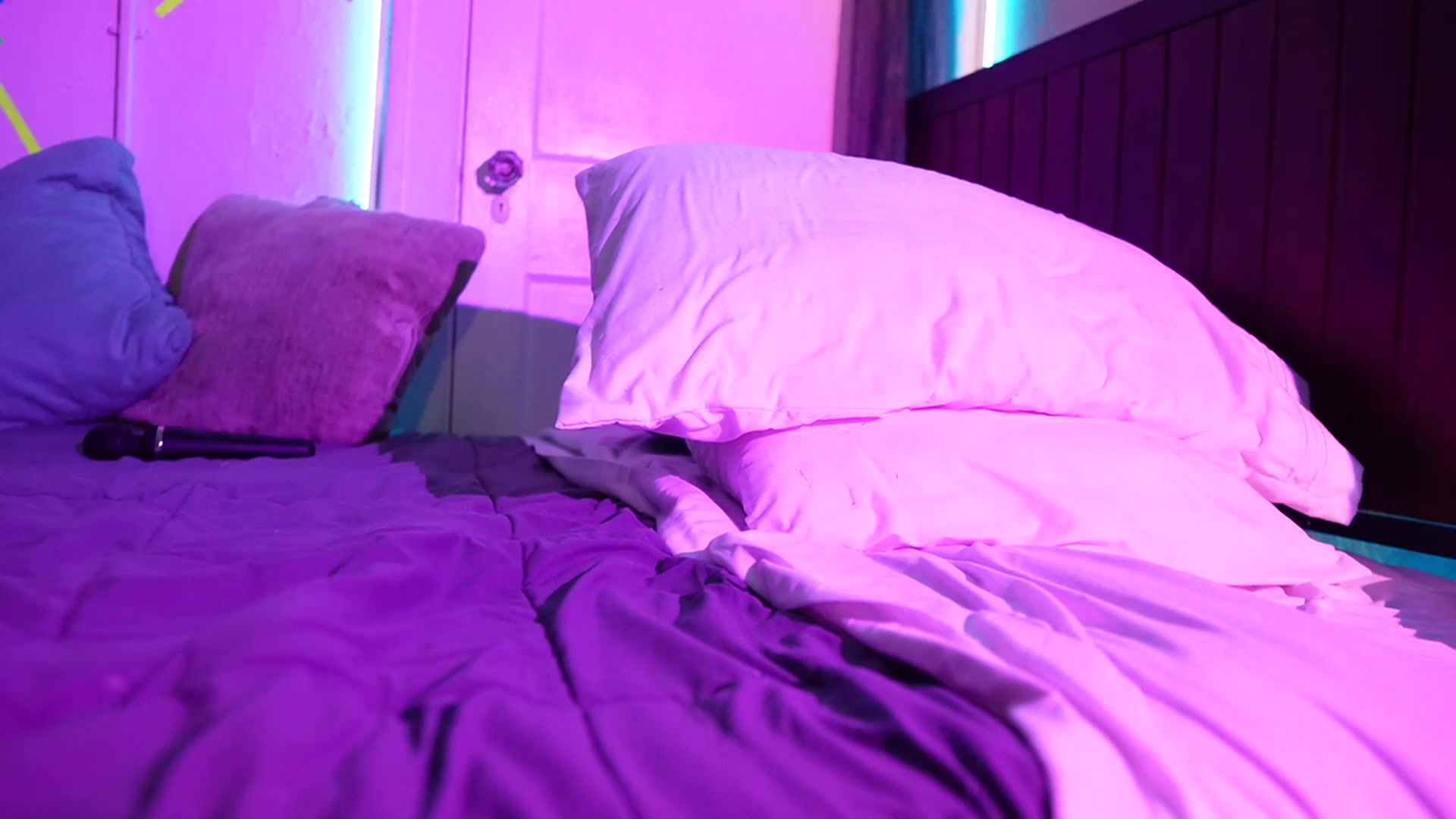 Gallery image thumbnail from Gia_Xxxmas's myfreecams stream on, 12/10/2023, 06:05 image 18 of 20