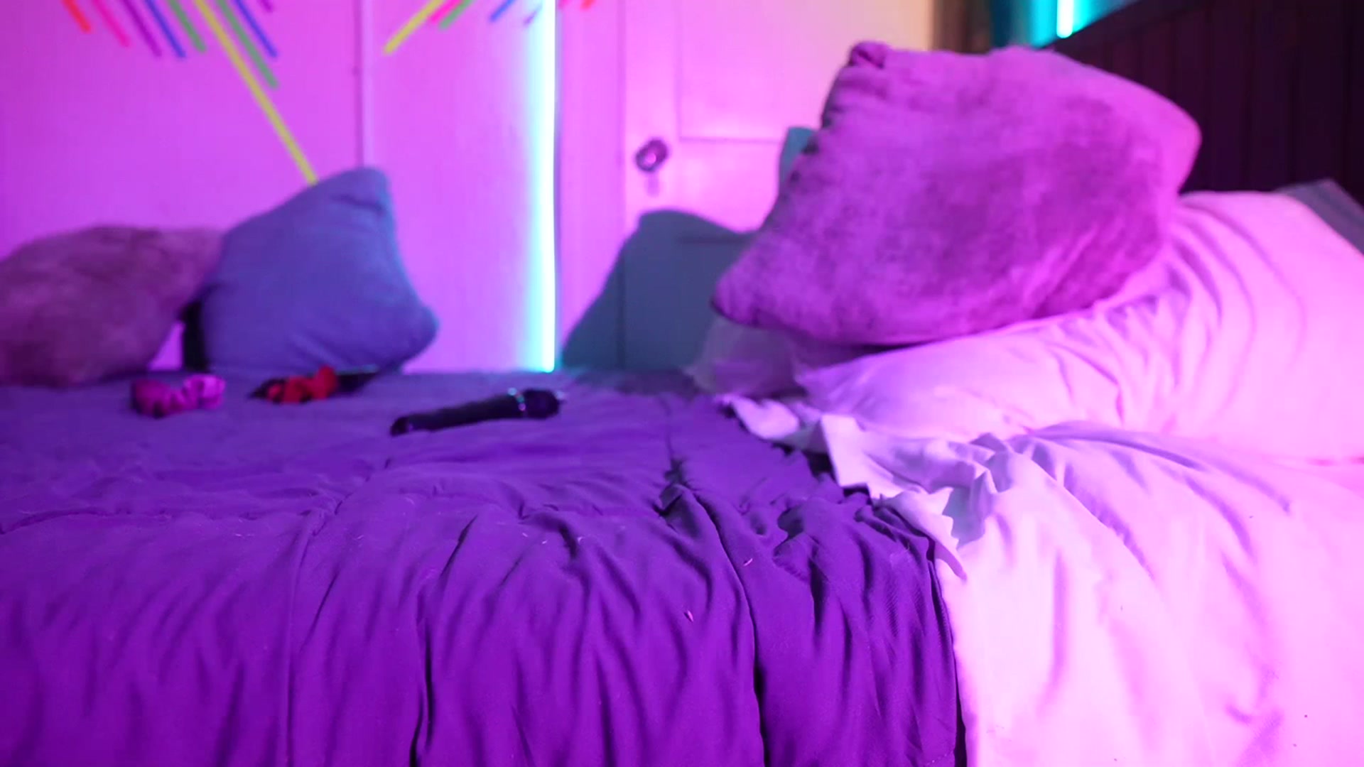 Gallery image thumbnail from Gia_Xxxmas's myfreecams stream on, 12/10/2023, 08:22 image 14 of 20