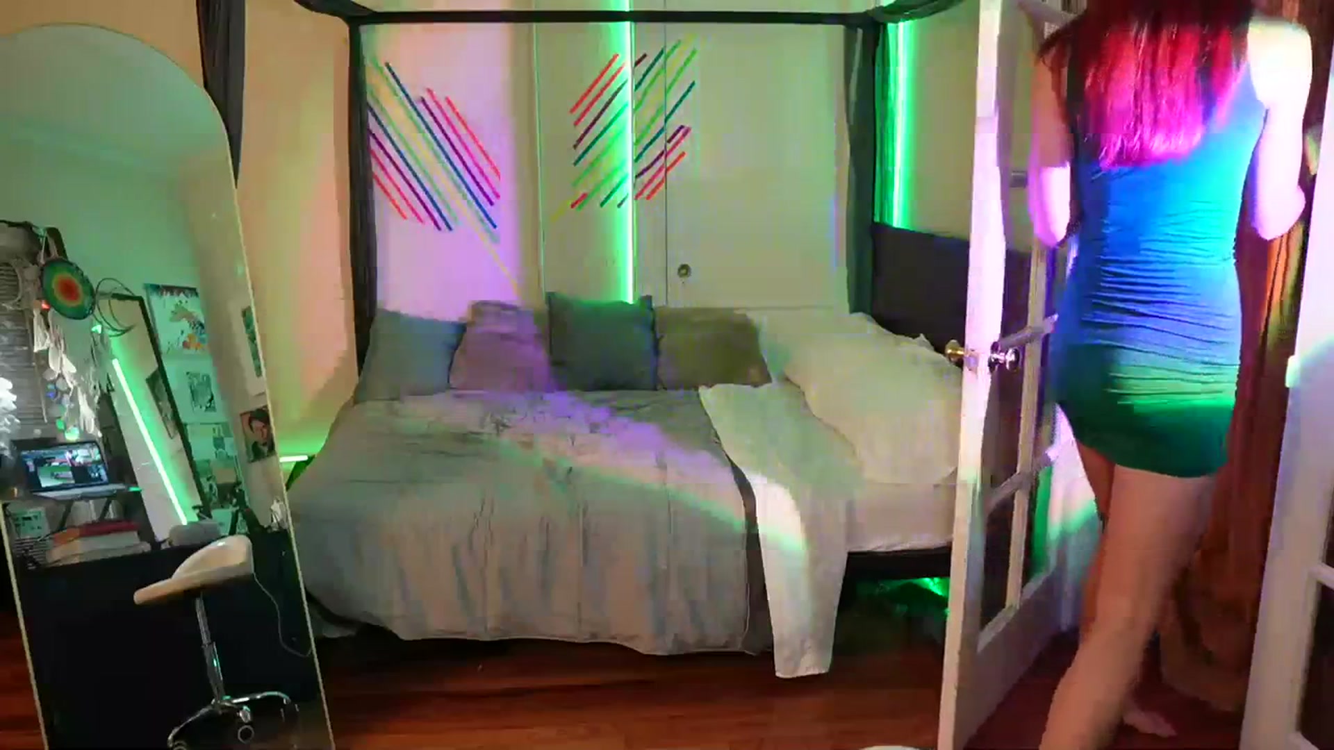 Gallery image thumbnail from Gia_Xxxmas's myfreecams stream on, 12/12/2023, 05:21 image 3 of 20