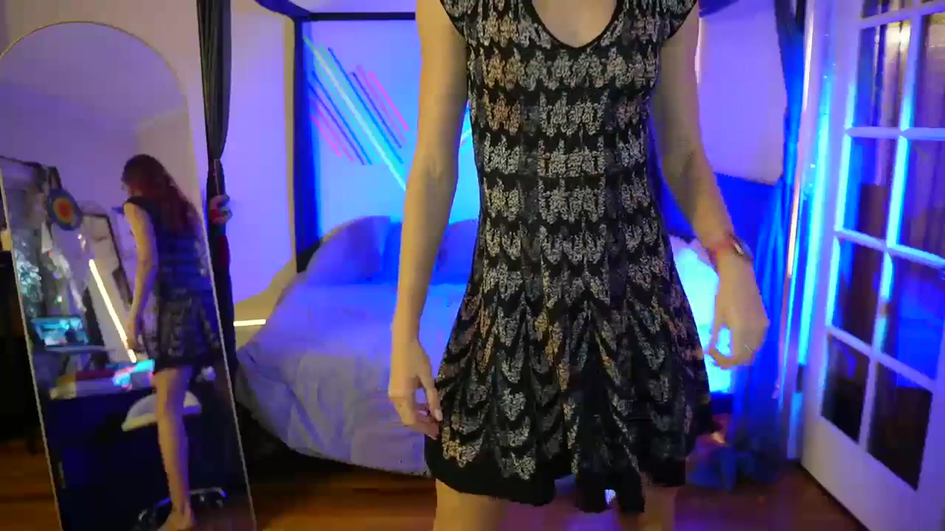 Gallery image thumbnail from Gia_Xxxmas's myfreecams stream on, 12/12/2023, 23:39 image 18 of 20
