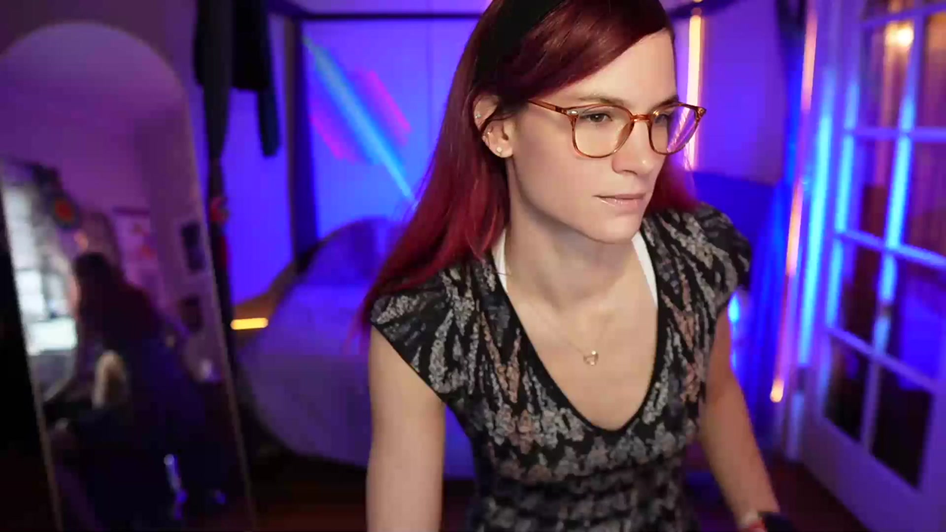 Gallery image thumbnail from Gia_Xxxmas's myfreecams stream on, 12/12/2023, 23:39 image 2 of 20