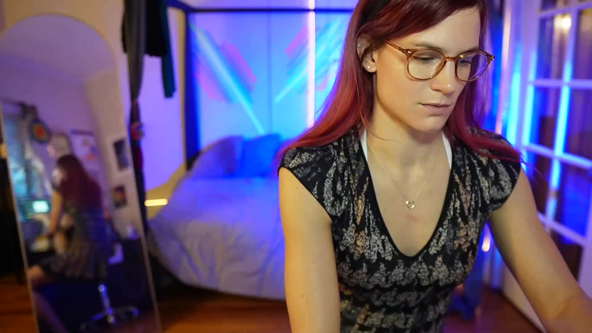 Gallery image thumbnail from Gia_Xxxmas's myfreecams stream on, 12/12/2023, 23:39 image 7 of 20
