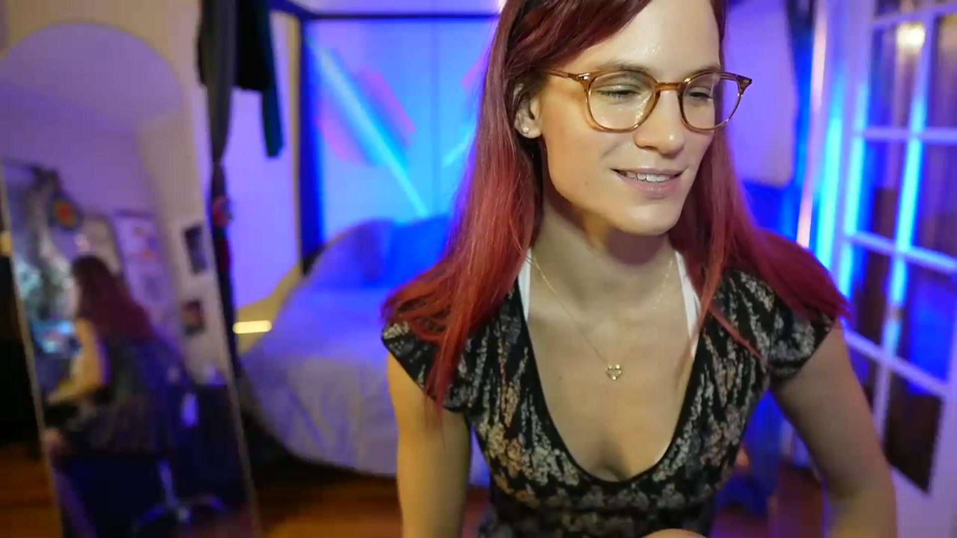 Gallery image thumbnail from Gia_Xxxmas's myfreecams stream on, 12/12/2023, 23:39 image 17 of 20