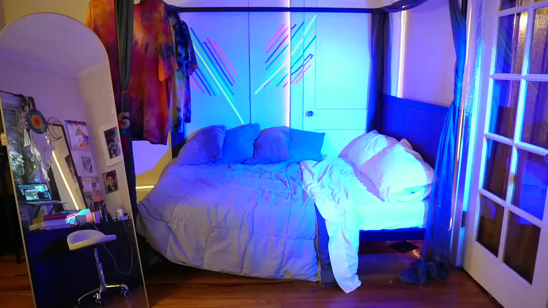 Gallery image thumbnail from Gia_Xxxmas's myfreecams stream on, 12/13/2023, 01:56 image 1 of 20