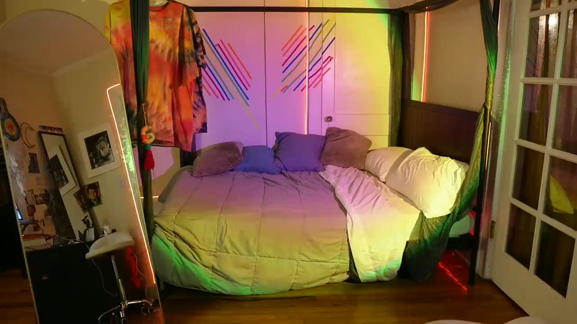 Gallery image thumbnail from Gia_Xxxmas's myfreecams stream on, 12/14/2023, 06:23 image 5 of 20
