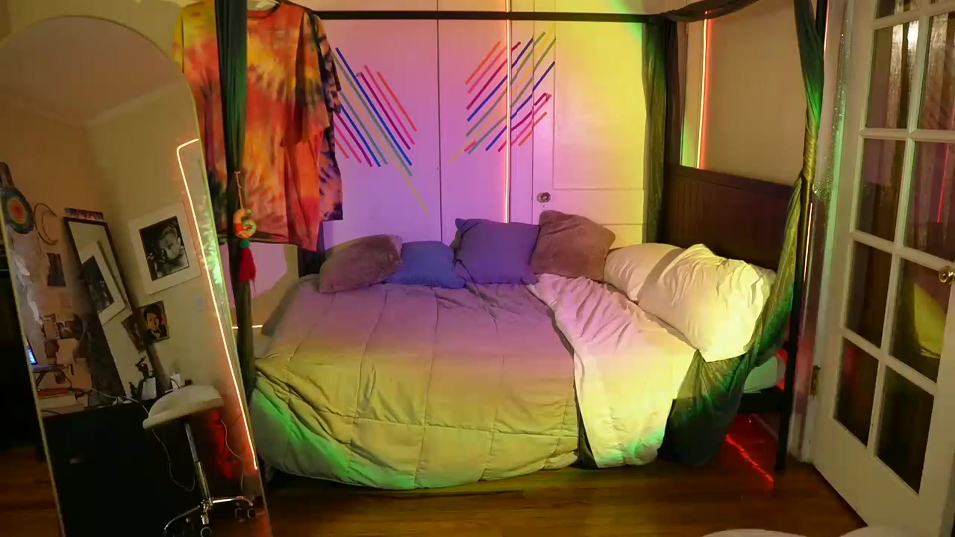Gallery image thumbnail from Gia_Xxxmas's myfreecams stream on, 12/14/2023, 06:23 image 7 of 20