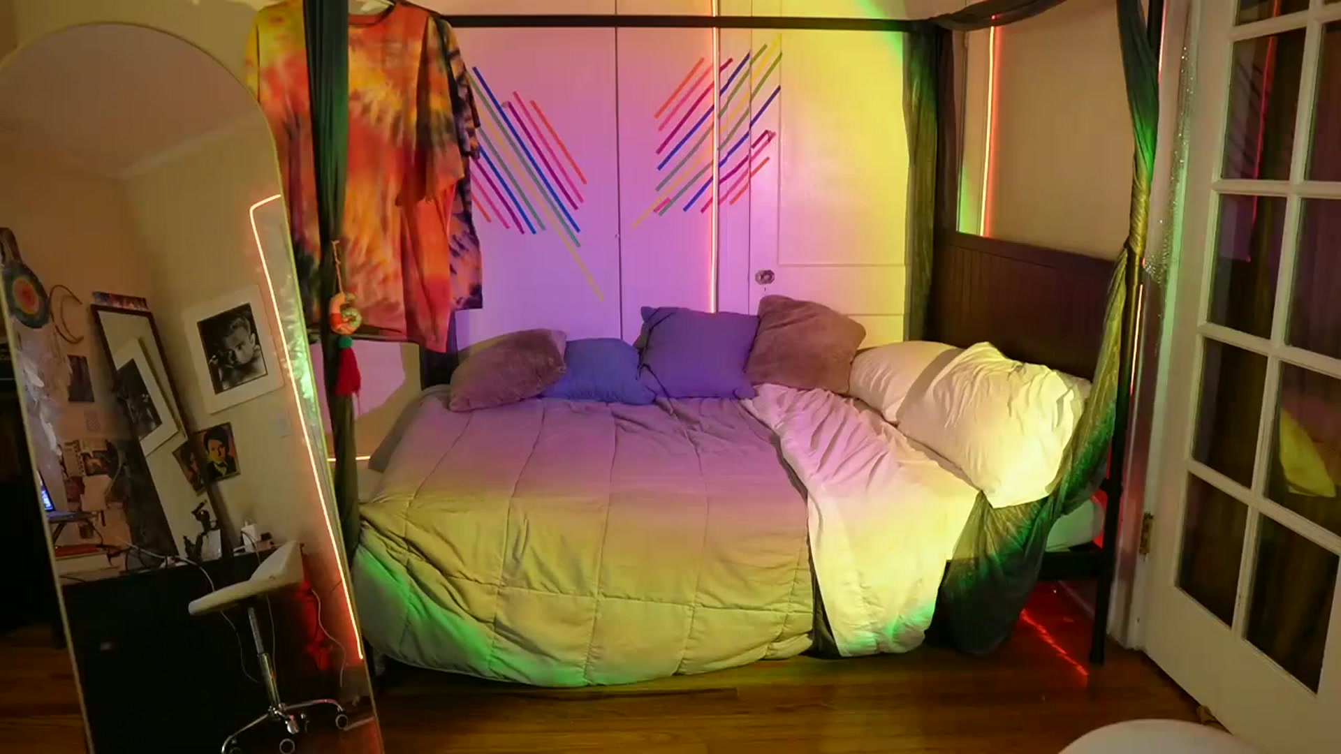 Gallery image thumbnail from Gia_Xxxmas's myfreecams stream on, 12/14/2023, 06:23 image 15 of 20