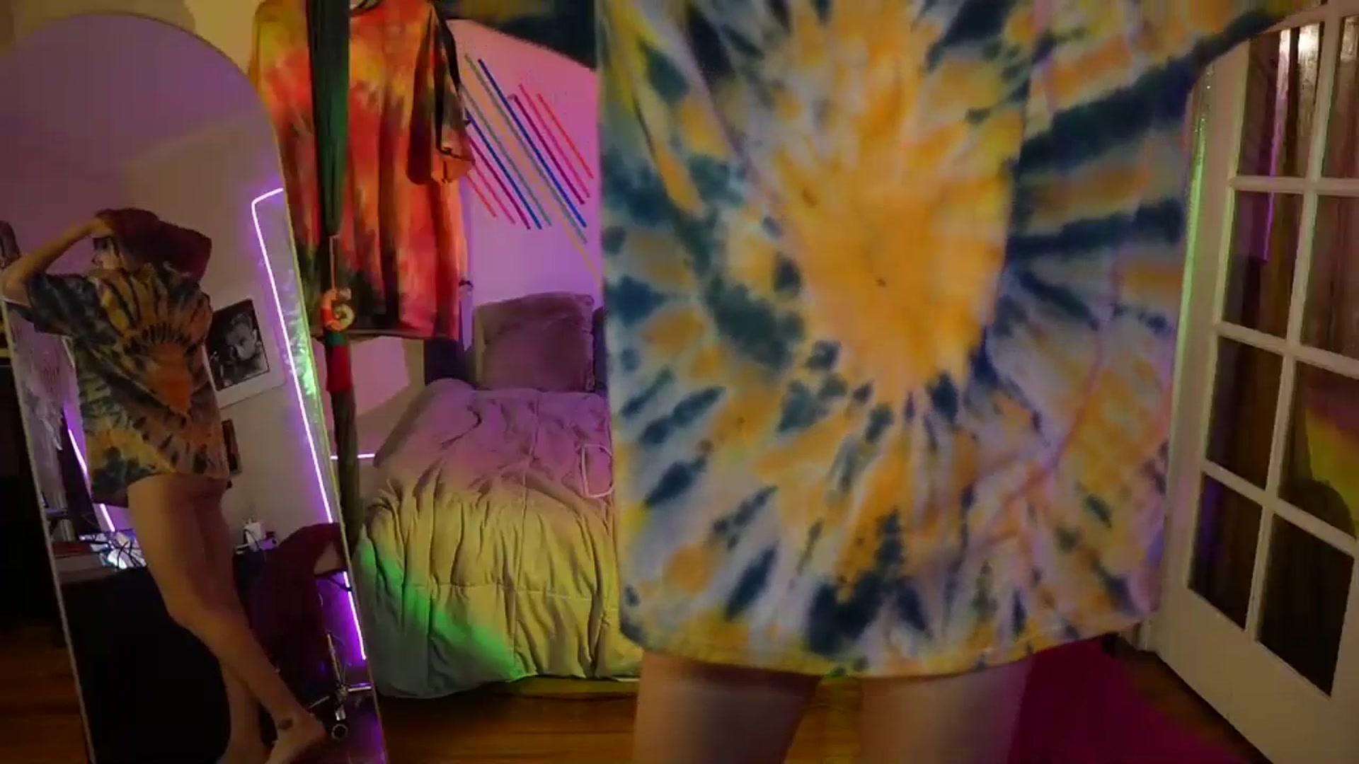 Gallery image thumbnail from Gia_Xxxmas's myfreecams stream on, 12/15/2023, 01:32 image 12 of 20