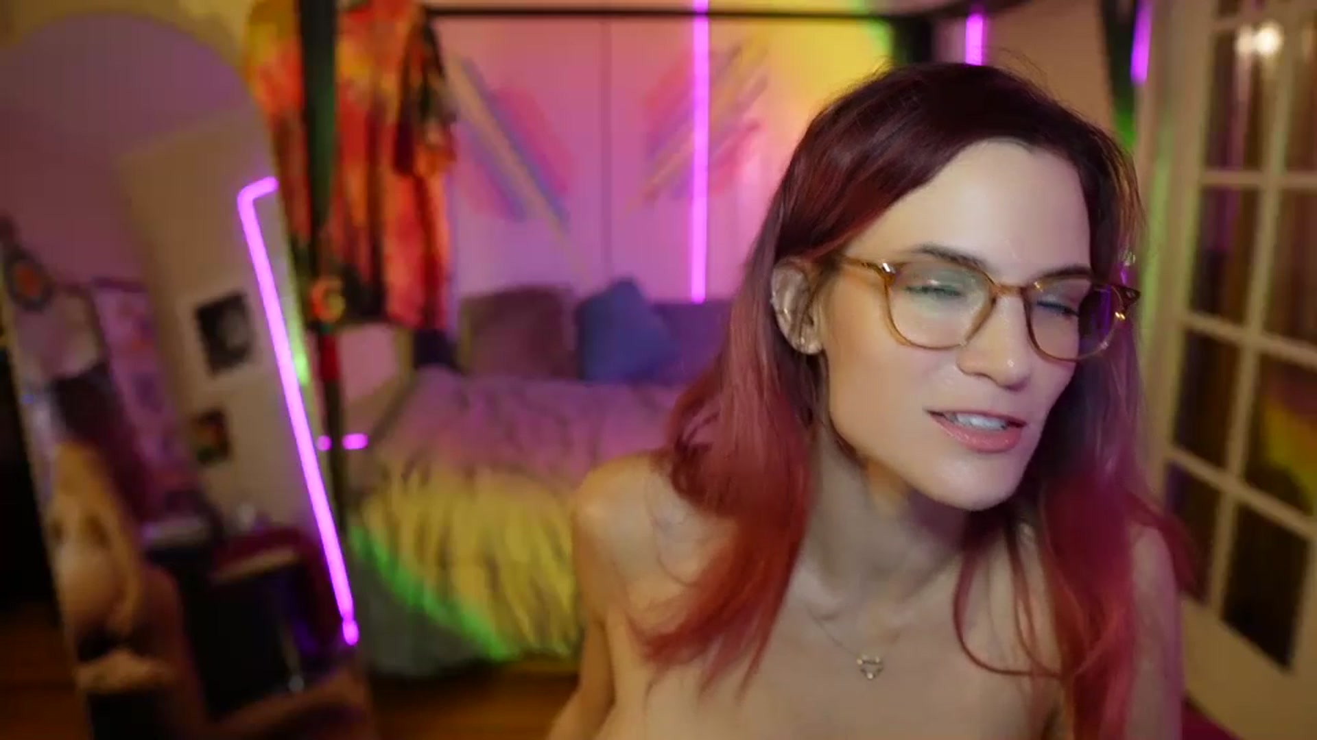 Gallery image thumbnail from Gia_Xxxmas's myfreecams stream on, 12/15/2023, 01:32 image 8 of 20