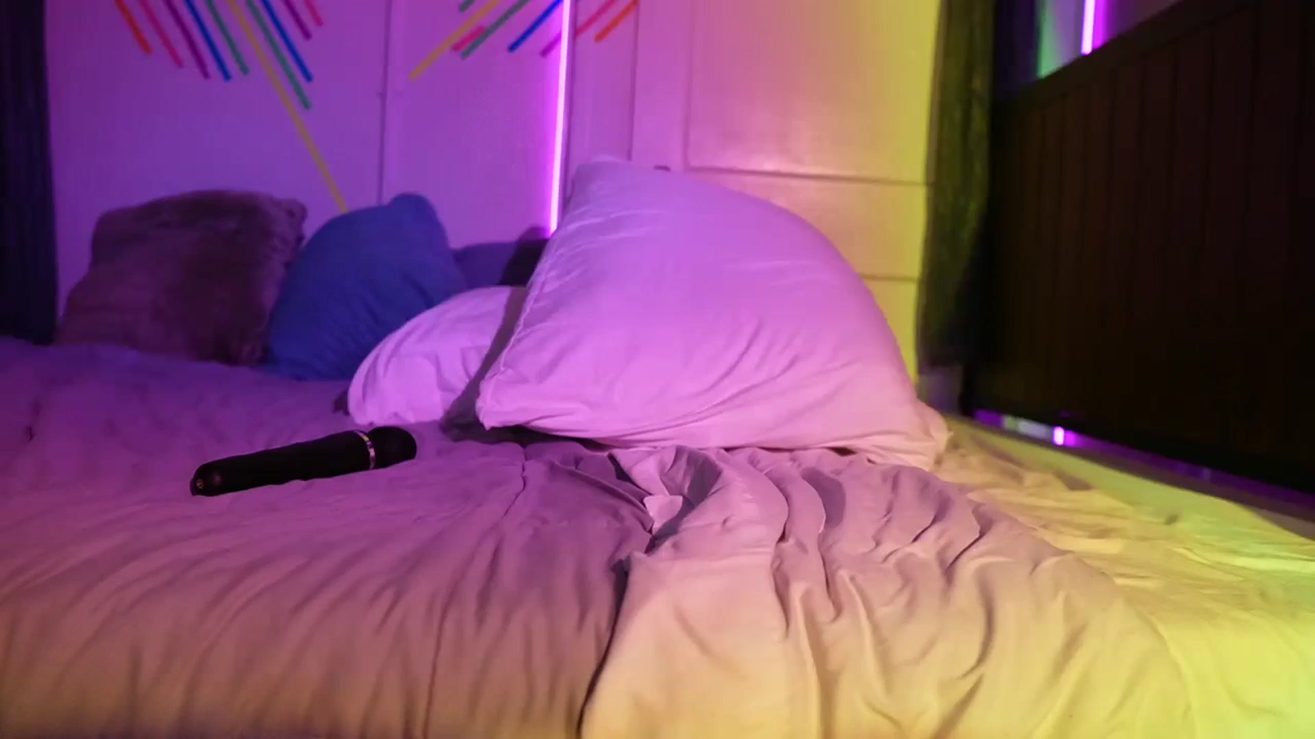 Gallery image thumbnail from Gia_Xxxmas's myfreecams stream on, 12/15/2023, 01:30 image 15 of 20
