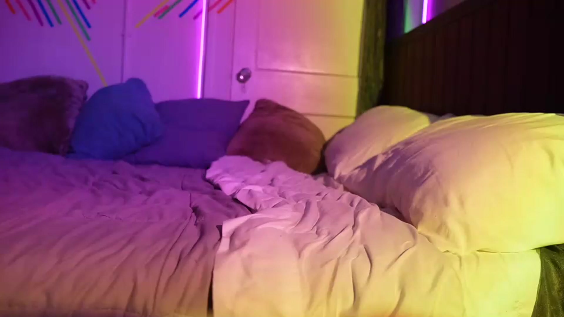 Gallery image thumbnail from Gia_Xxxmas's myfreecams stream on, 12/15/2023, 01:30 image 11 of 20
