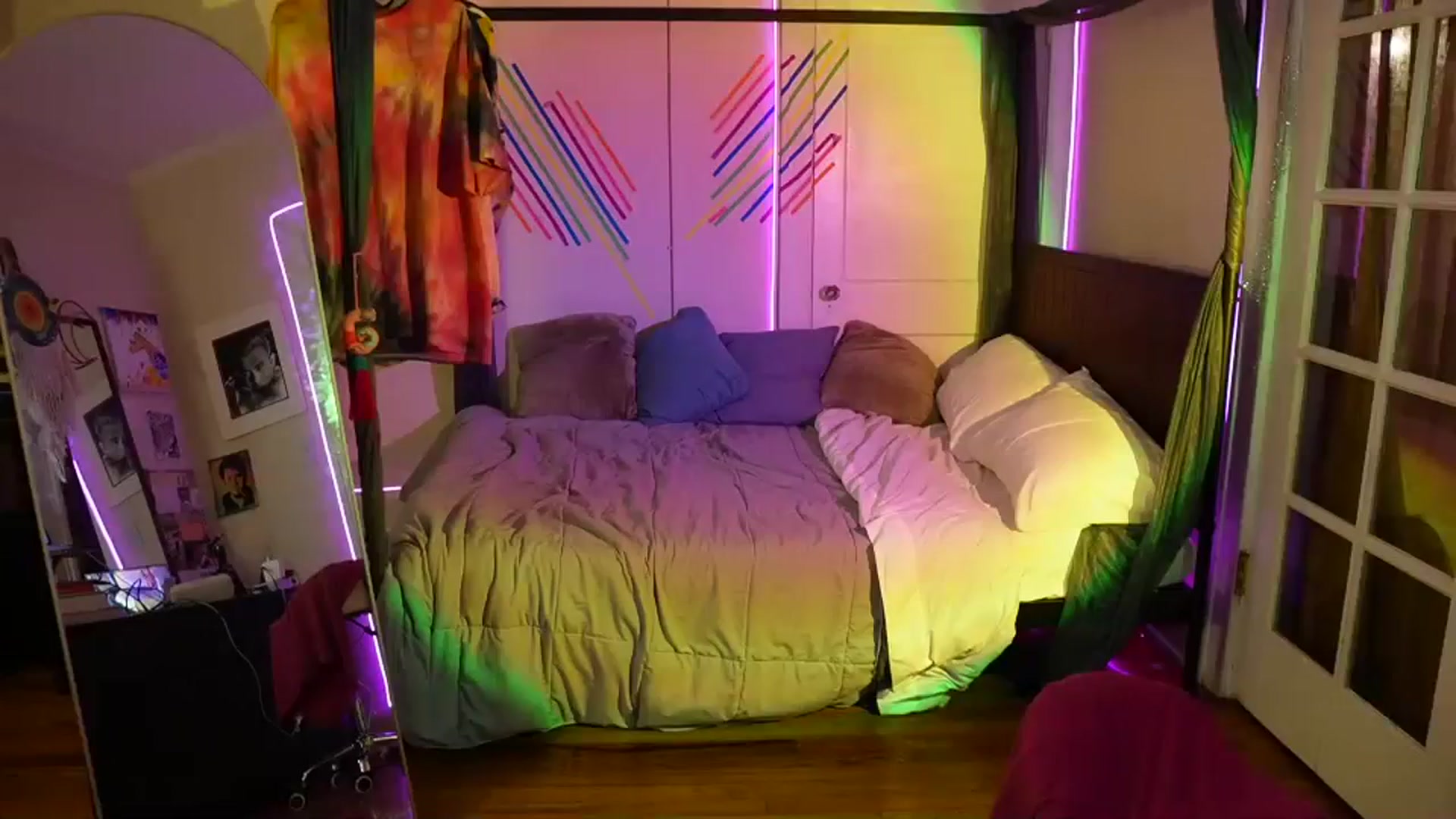 Gallery image thumbnail from Gia_Xxxmas's myfreecams stream on, 12/15/2023, 01:30 image 4 of 20