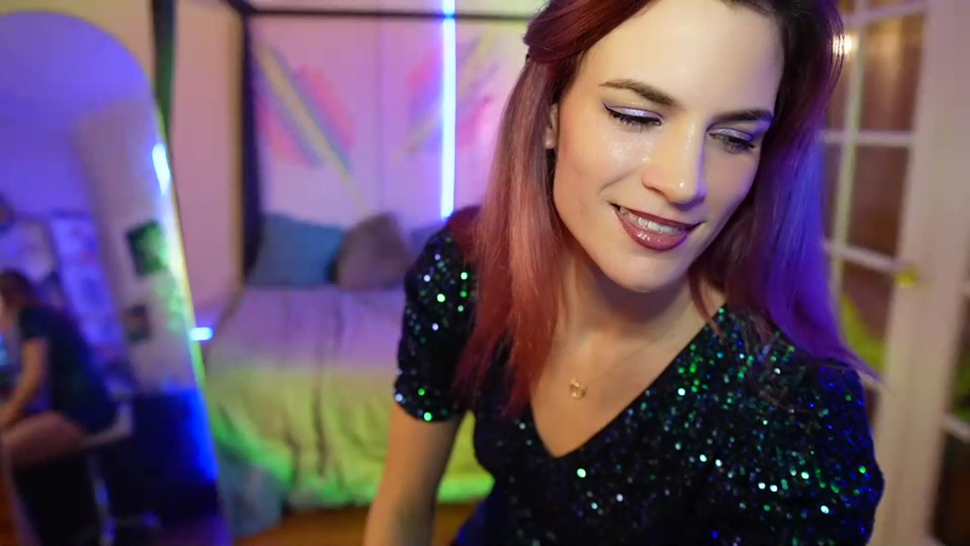Gallery image thumbnail from Gia_Xxxmas's myfreecams stream on, 12/16/2023, 03:48 image 16 of 20
