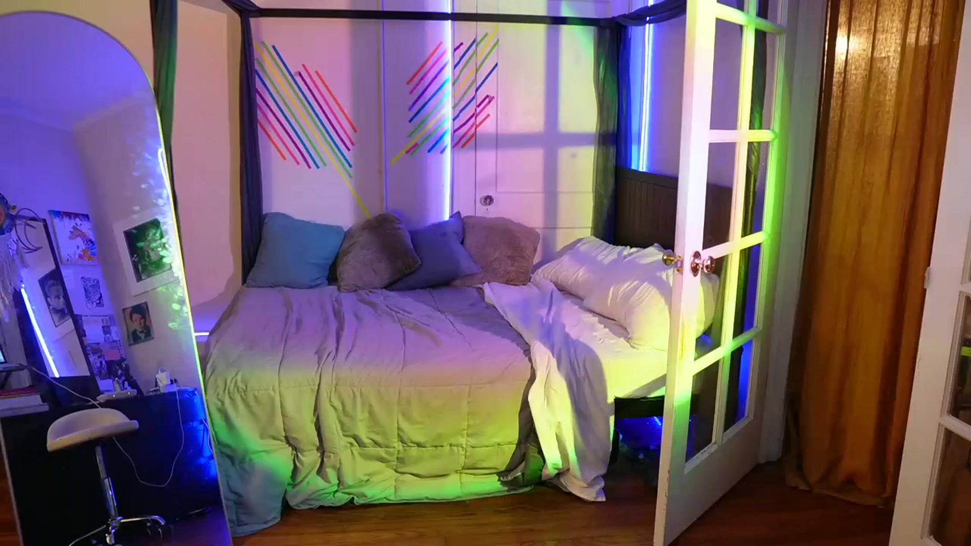 Gallery image thumbnail from Gia_Xxxmas's myfreecams stream on, 12/16/2023, 03:48 image 13 of 20