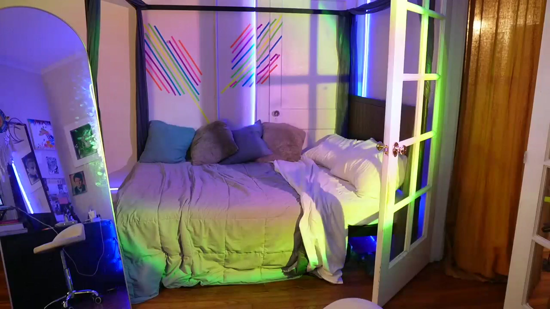 Gallery image thumbnail from Gia_Xxxmas's myfreecams stream on, 12/16/2023, 03:48 image 9 of 20
