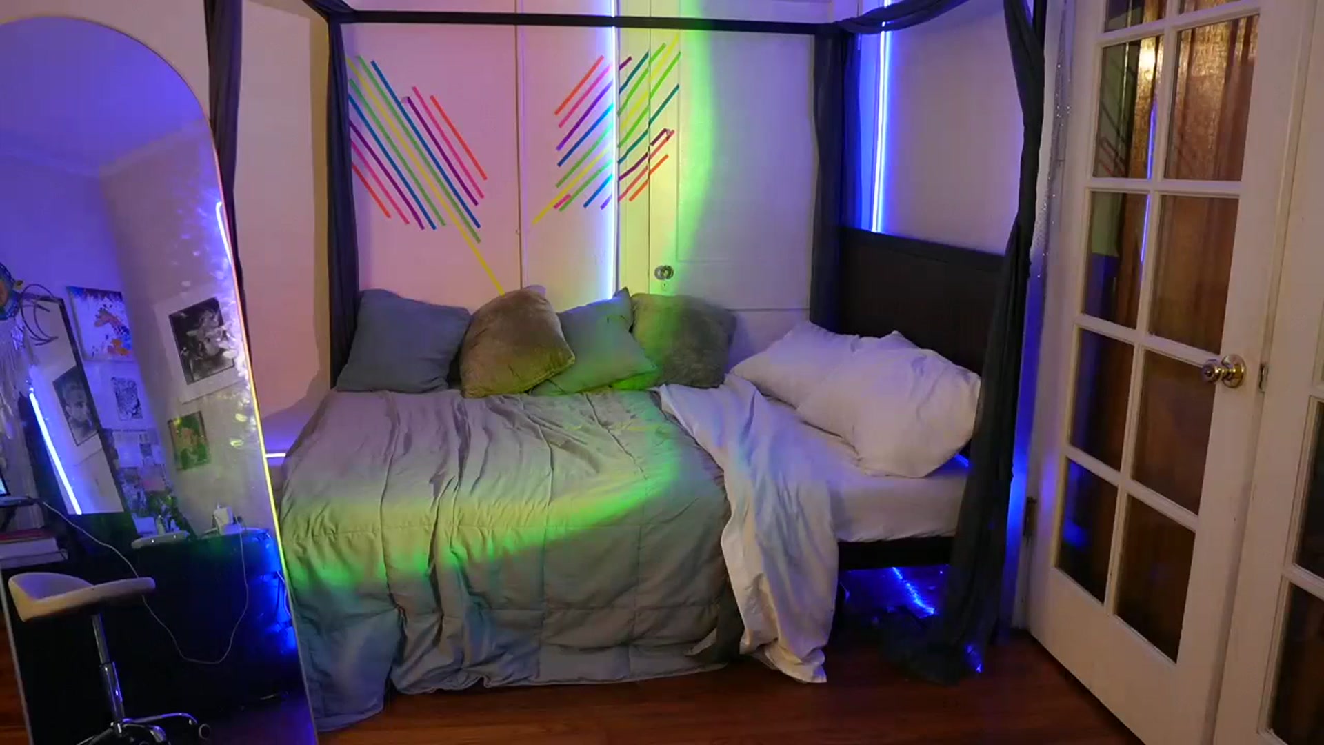Gallery image thumbnail from Gia_Xxxmas's myfreecams stream on, 12/16/2023, 05:46 image 11 of 20