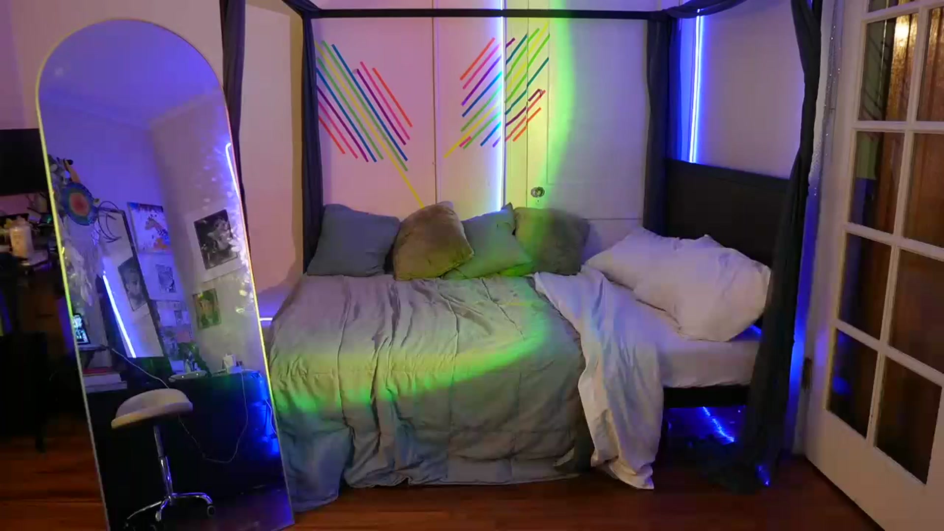 Gallery image thumbnail from Gia_Xxxmas's myfreecams stream on, 12/16/2023, 05:46 image 16 of 20