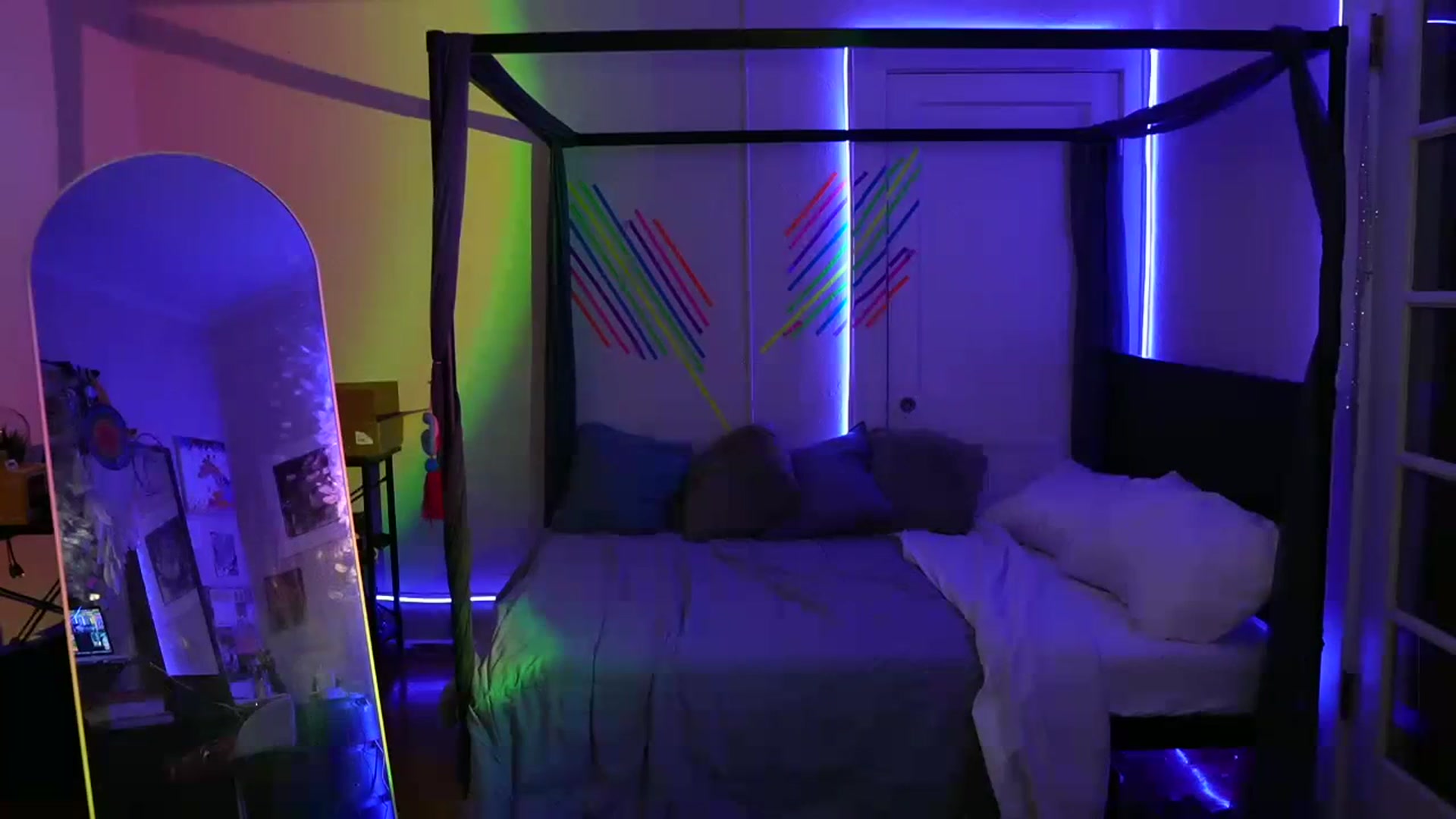 Gallery image thumbnail from Gia_Xxxmas's myfreecams stream on, 12/16/2023, 07:46 image 4 of 20