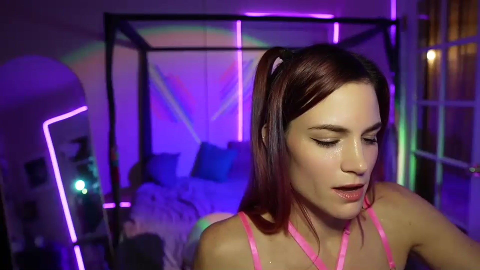 Gallery image thumbnail from Gia_Xxxmas's myfreecams stream on, 12/17/2023, 05:16 image 13 of 20