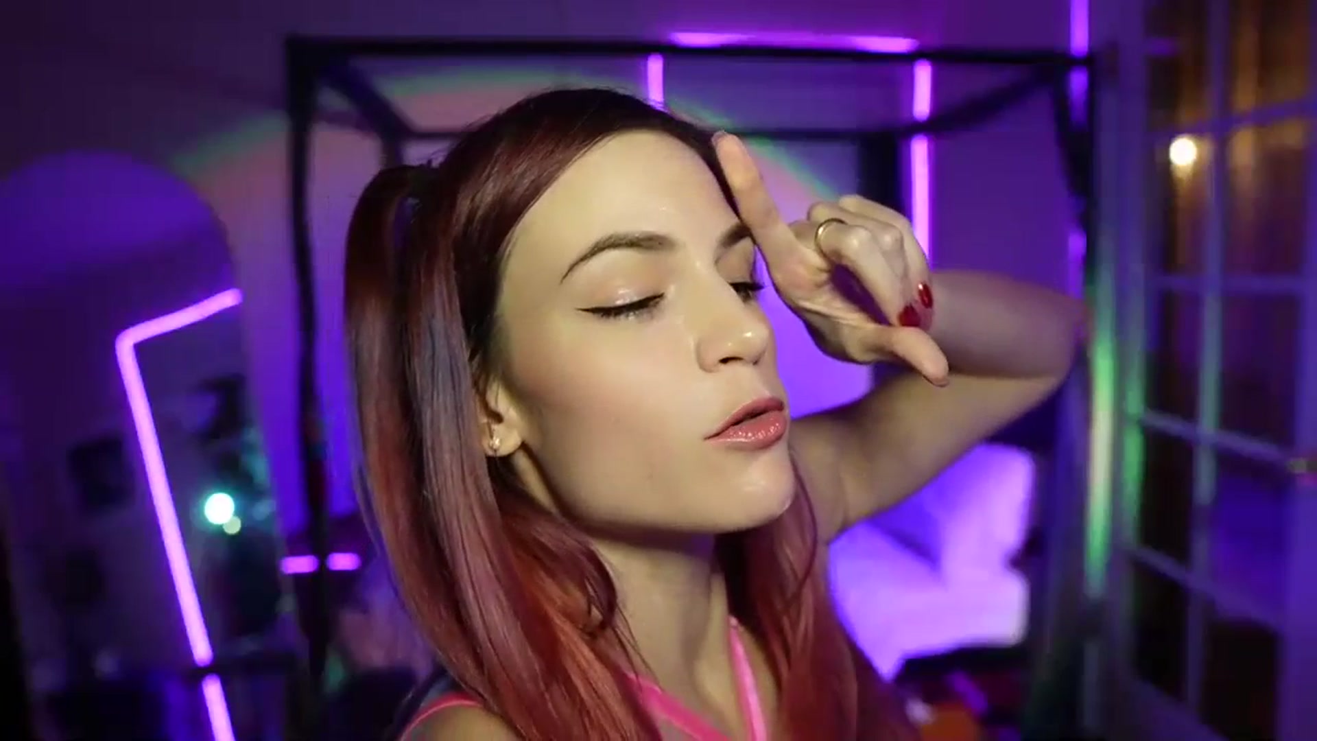 Gallery image thumbnail from Gia_Xxxmas's myfreecams stream on, 12/17/2023, 05:16 image 11 of 20