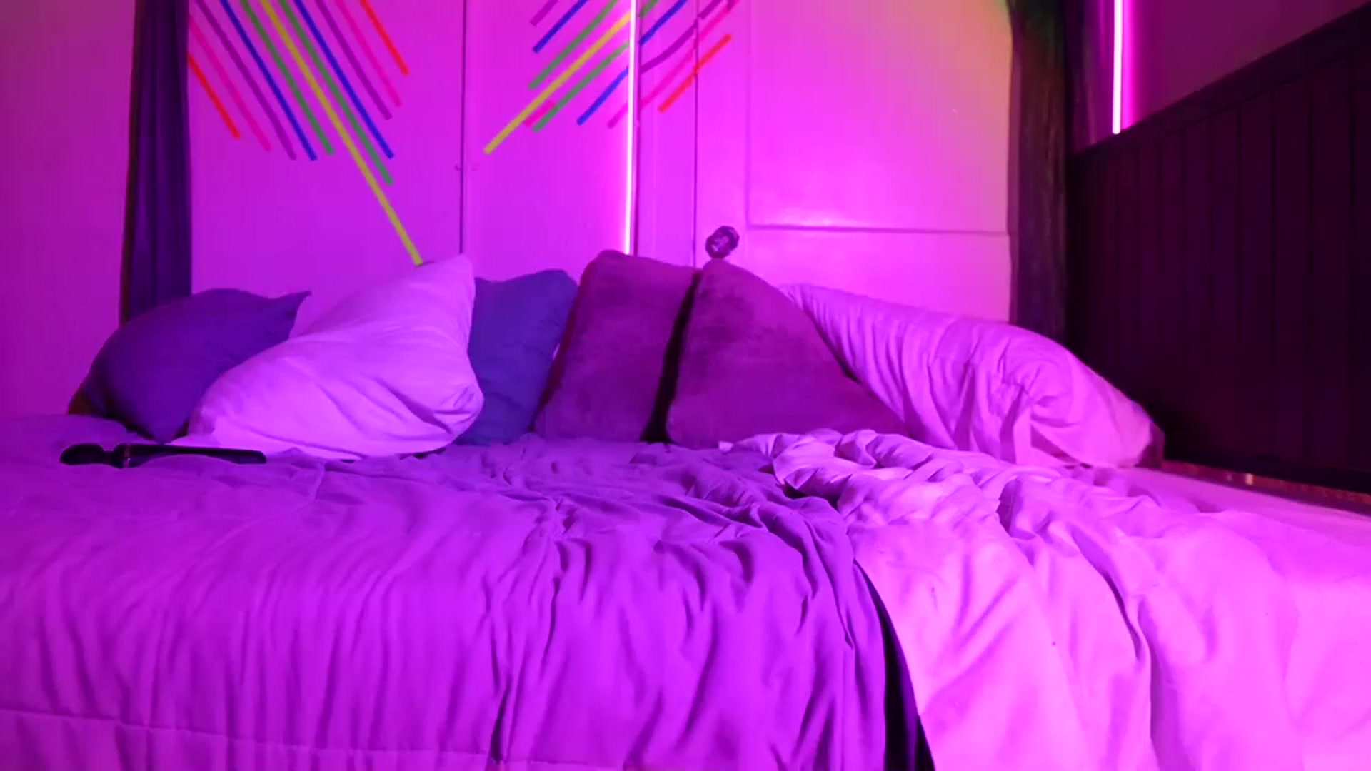 Gallery image thumbnail from Gia_Xxxmas's myfreecams stream on, 12/17/2023, 07:01 image 1 of 20