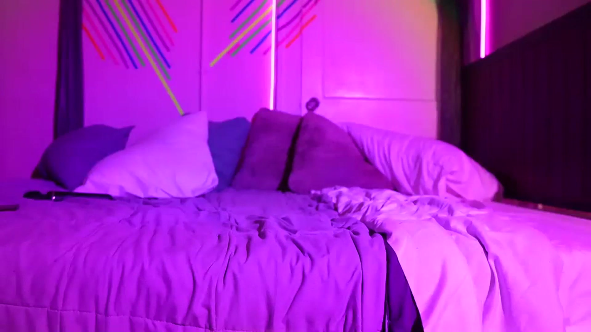 Gallery image thumbnail from Gia_Xxxmas's myfreecams stream on, 12/17/2023, 07:01 image 4 of 20