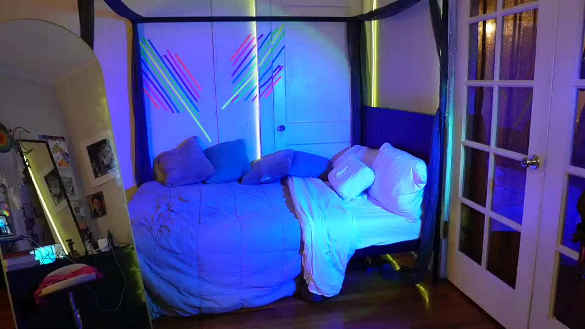 Gallery image thumbnail from Gia_Xxxmas's myfreecams stream on, 12/19/2023, 03:14 image 15 of 20