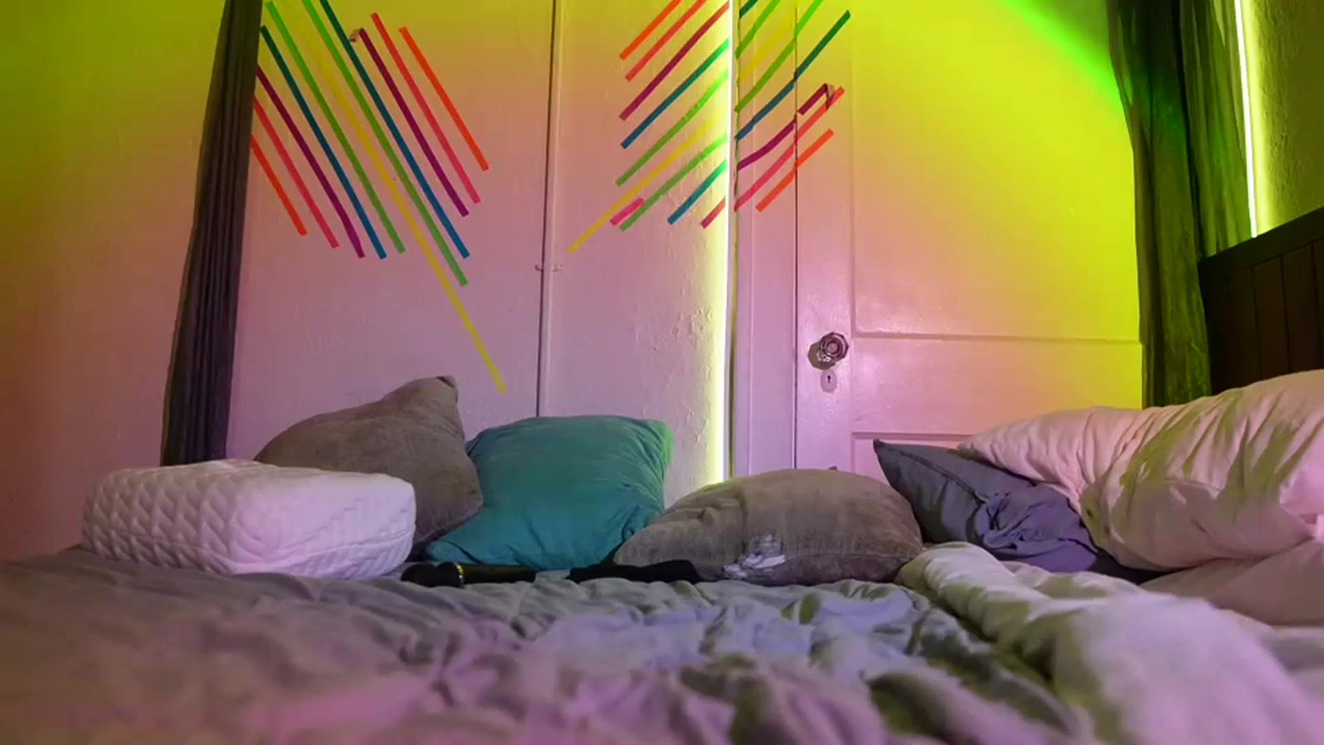 Gallery image thumbnail from Gia_Xxxmas's myfreecams stream on, 12/19/2023, 05:22 image 10 of 20