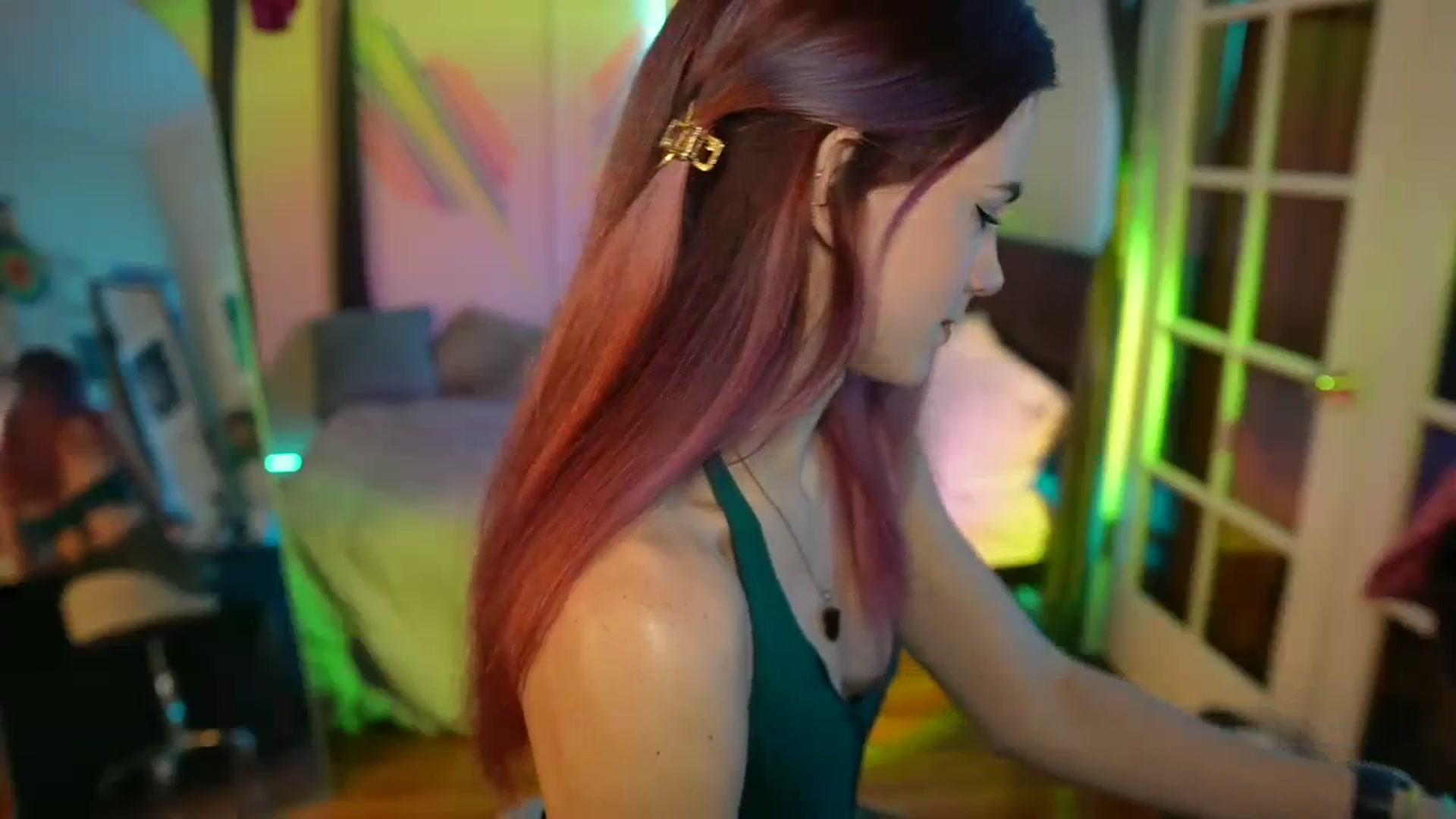 Gallery image thumbnail from Gia_Xxxmas's myfreecams stream on, 12/21/2023, 02:12 image 5 of 20