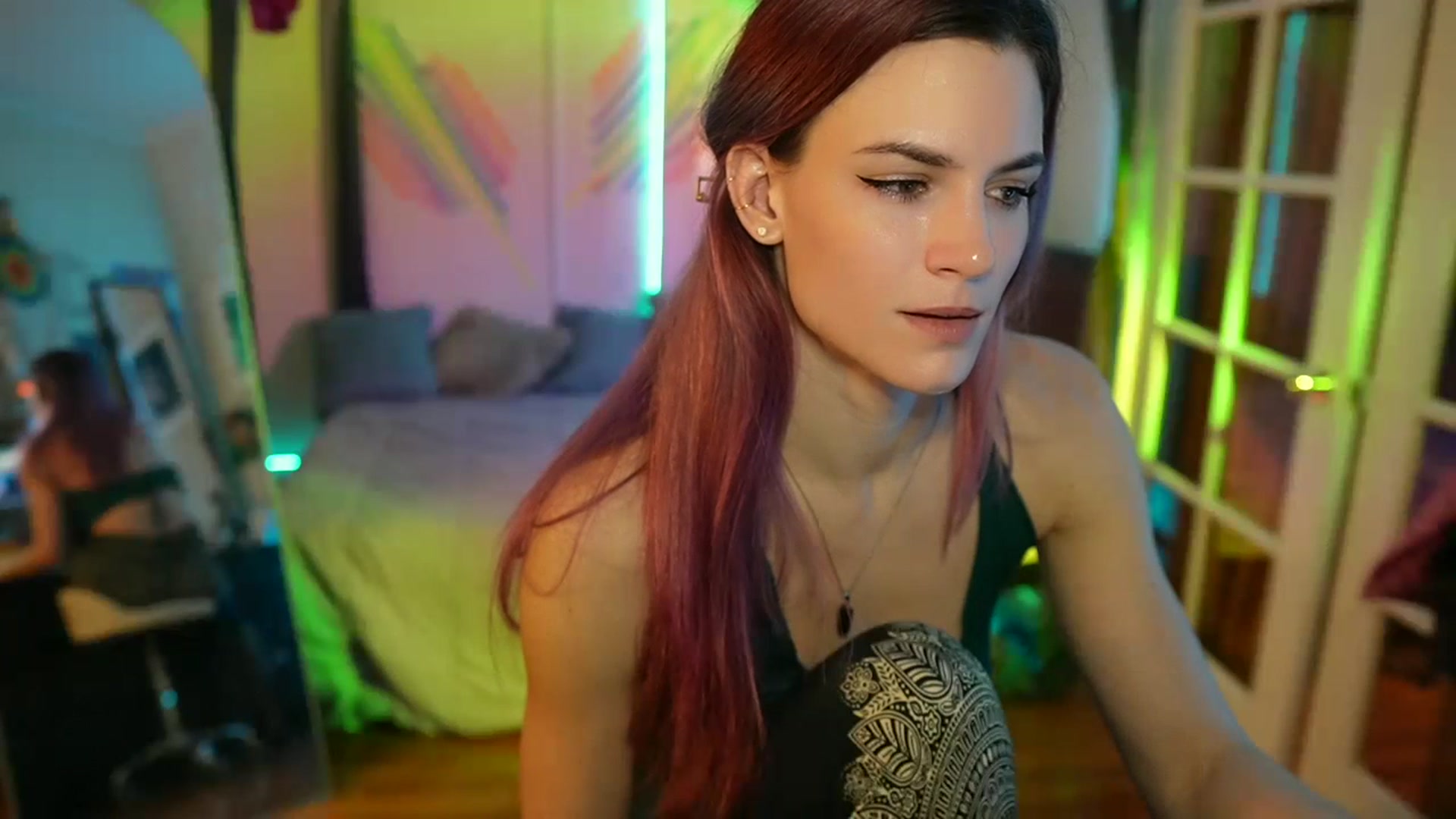 Gallery image thumbnail from Gia_Xxxmas's myfreecams stream on, 12/21/2023, 02:12 image 8 of 20