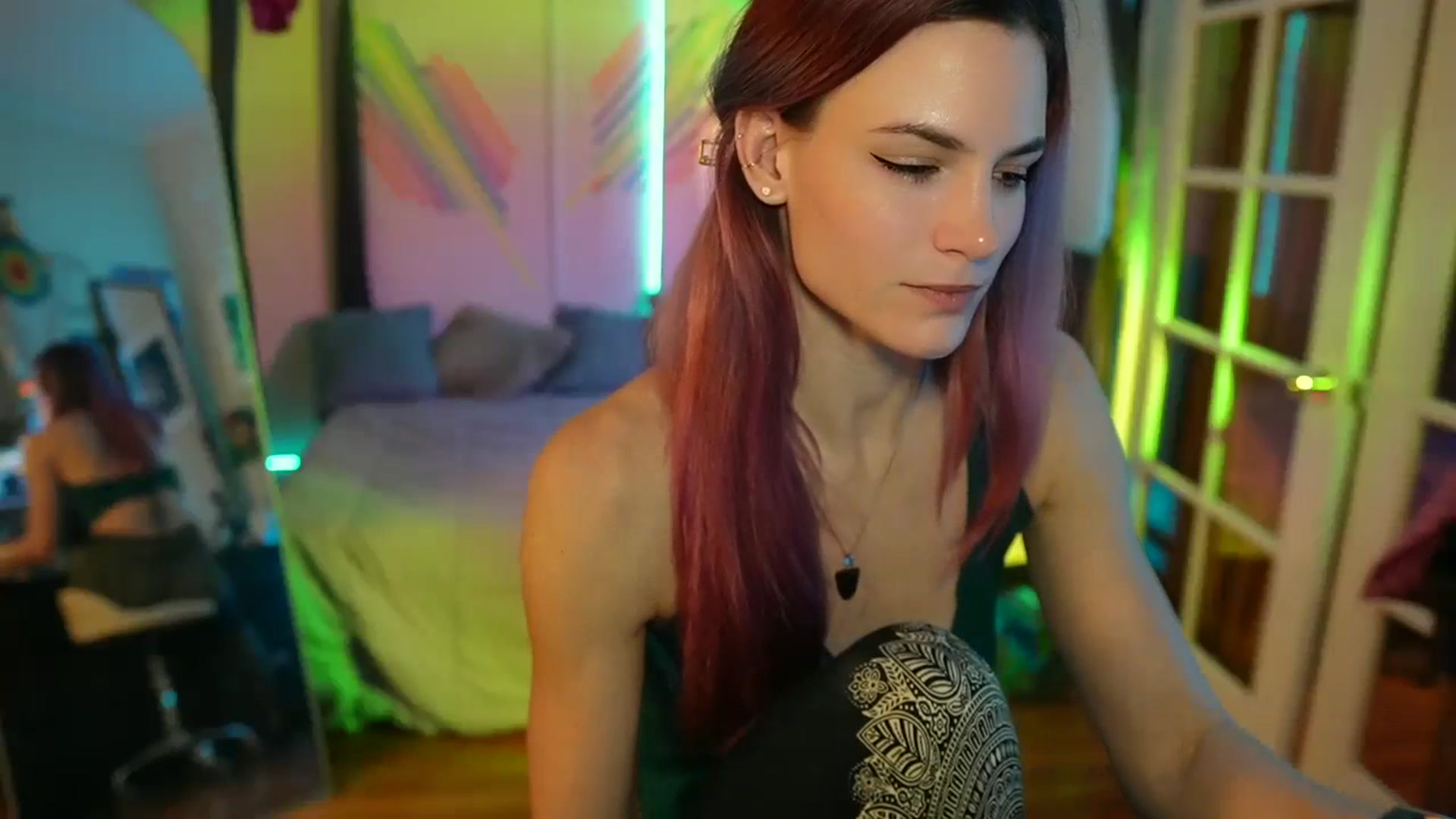 Gallery image thumbnail from Gia_Xxxmas's myfreecams stream on, 12/21/2023, 02:12 image 9 of 20