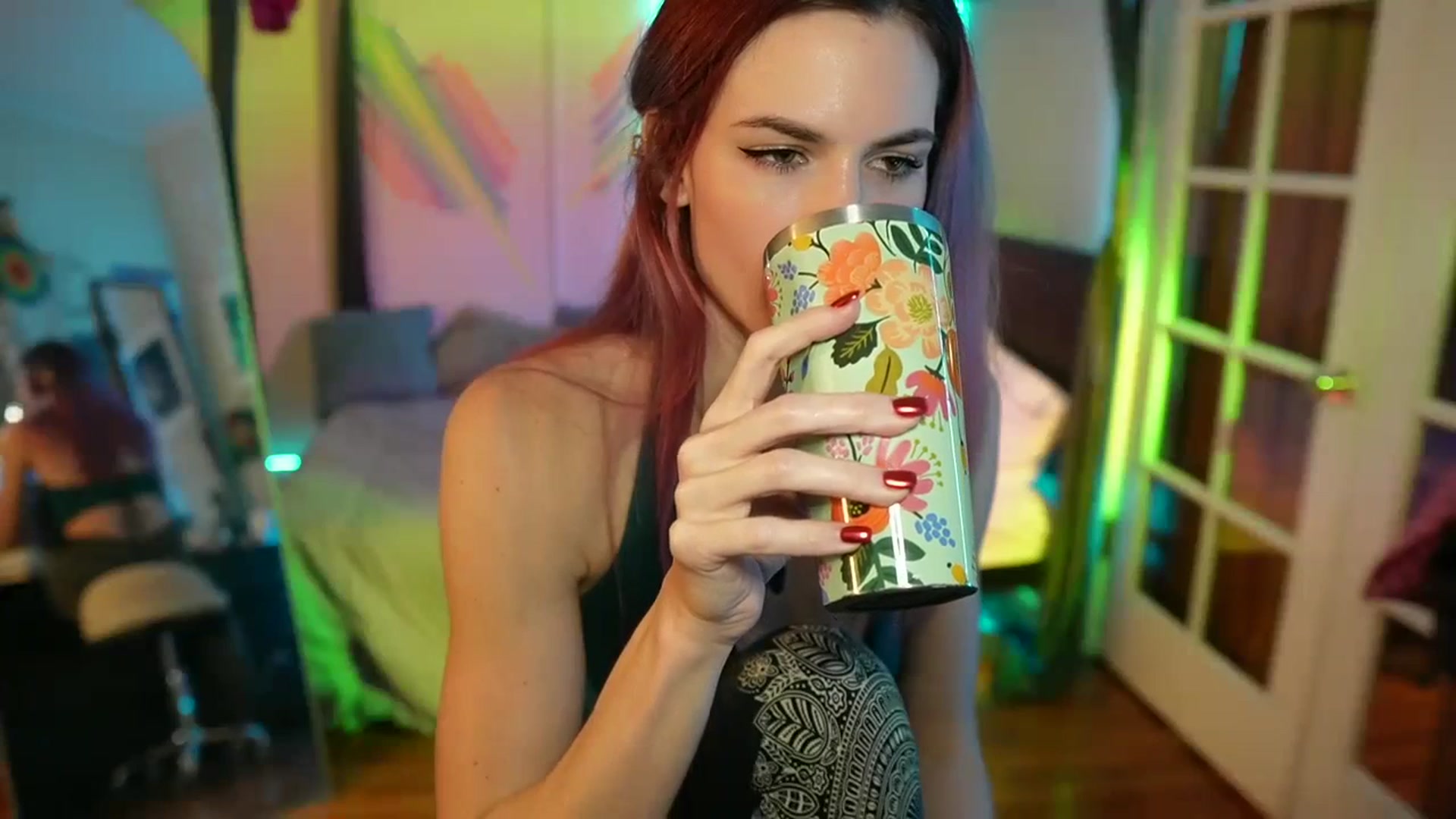 Gallery image thumbnail from Gia_Xxxmas's myfreecams stream on, 12/21/2023, 02:12 image 6 of 20