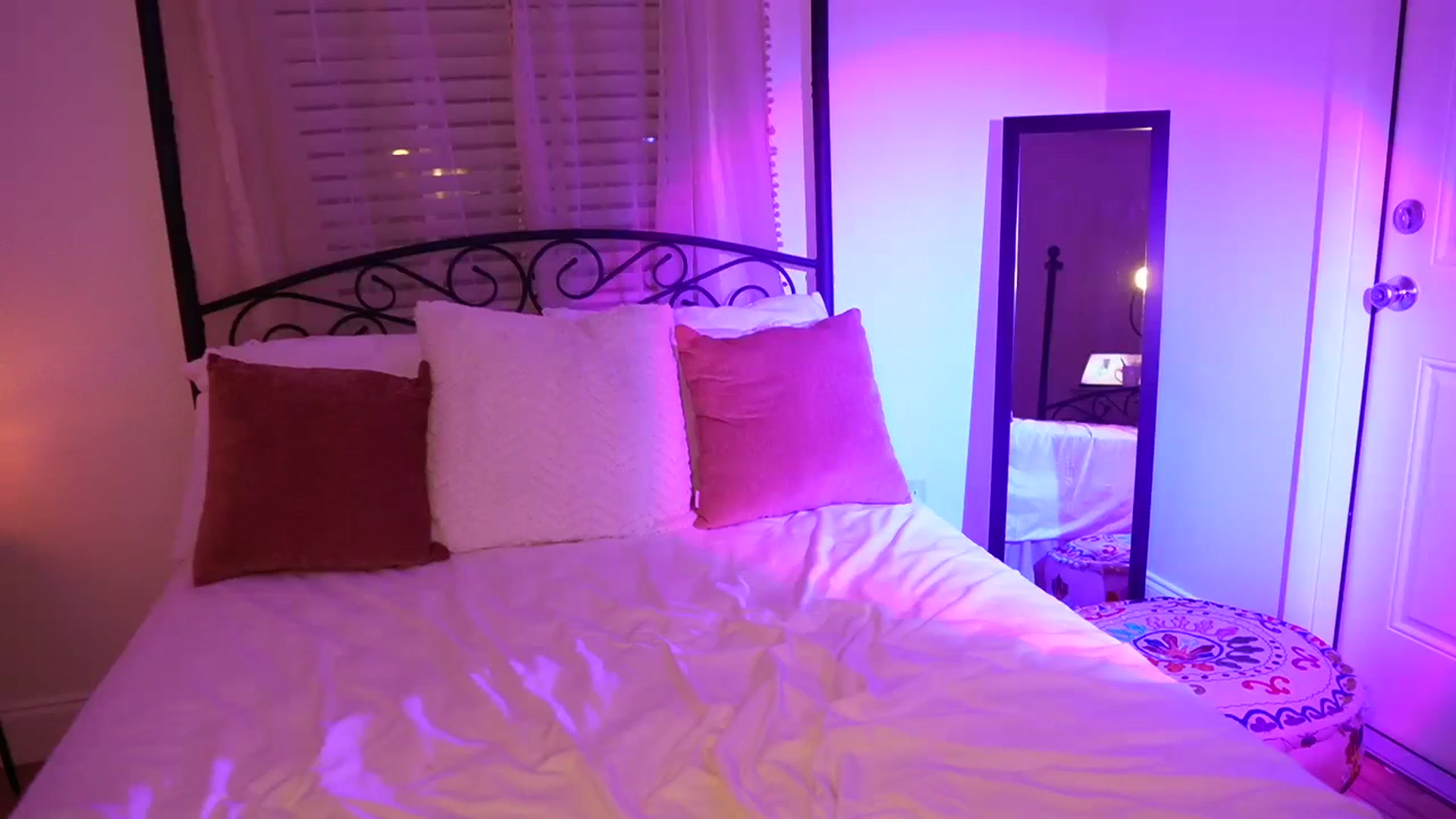 Gallery image thumbnail from Gia_Xxxmas's myfreecams stream on, 12/22/2023, 05:38 image 8 of 20
