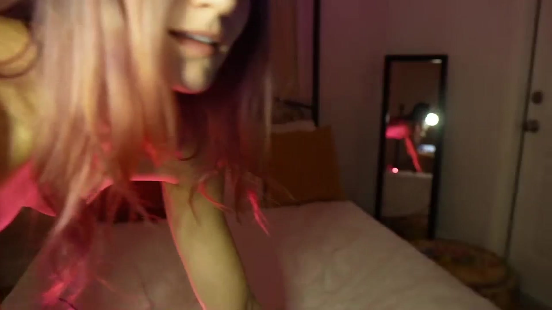 Gallery image thumbnail from Gia_Xxxmas's myfreecams stream on, 12/22/2023, 06:39 image 7 of 20