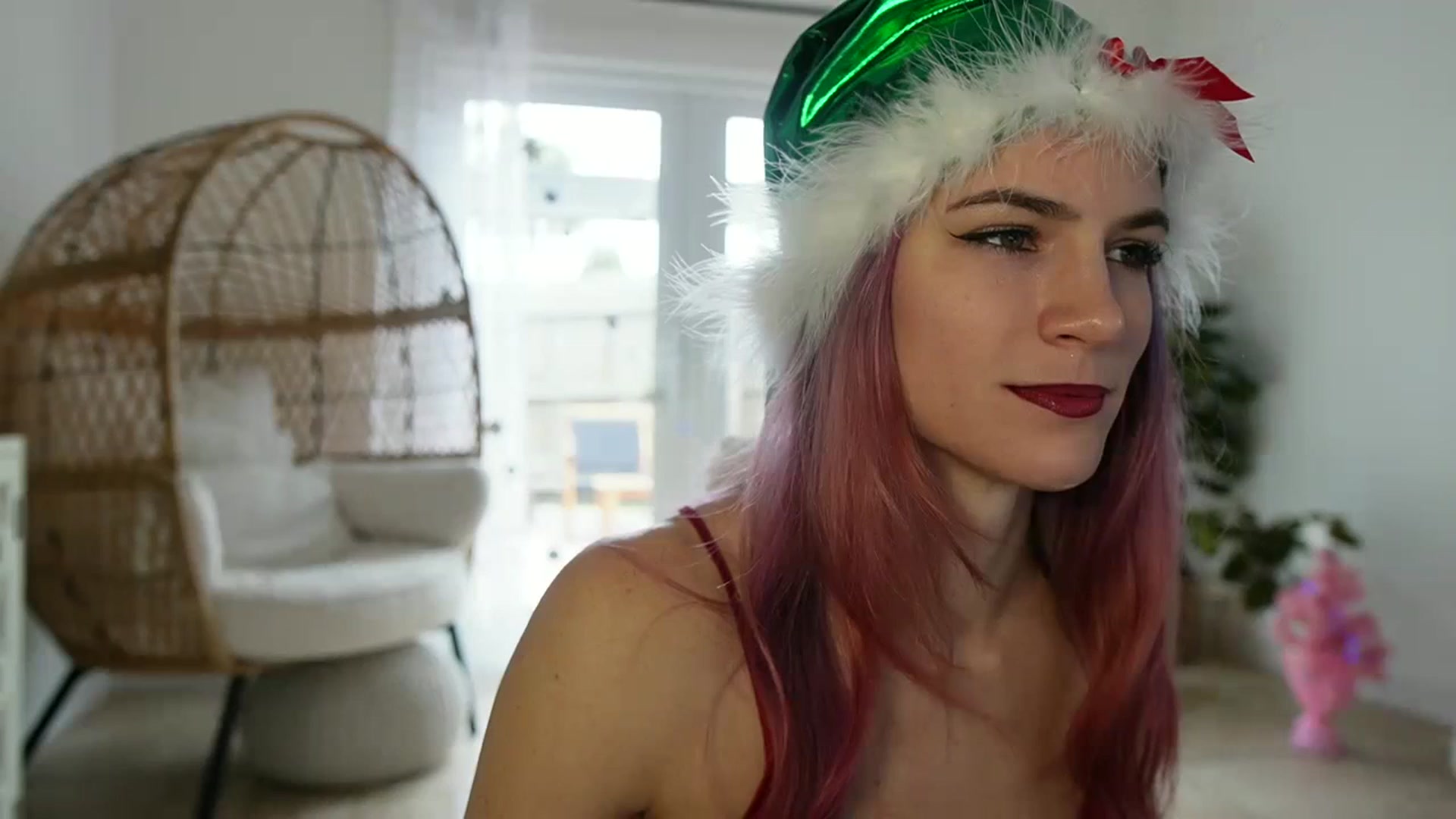 Gallery image thumbnail from Gia_Xxxmas's myfreecams stream on, 12/22/2023, 20:30 image 5 of 20
