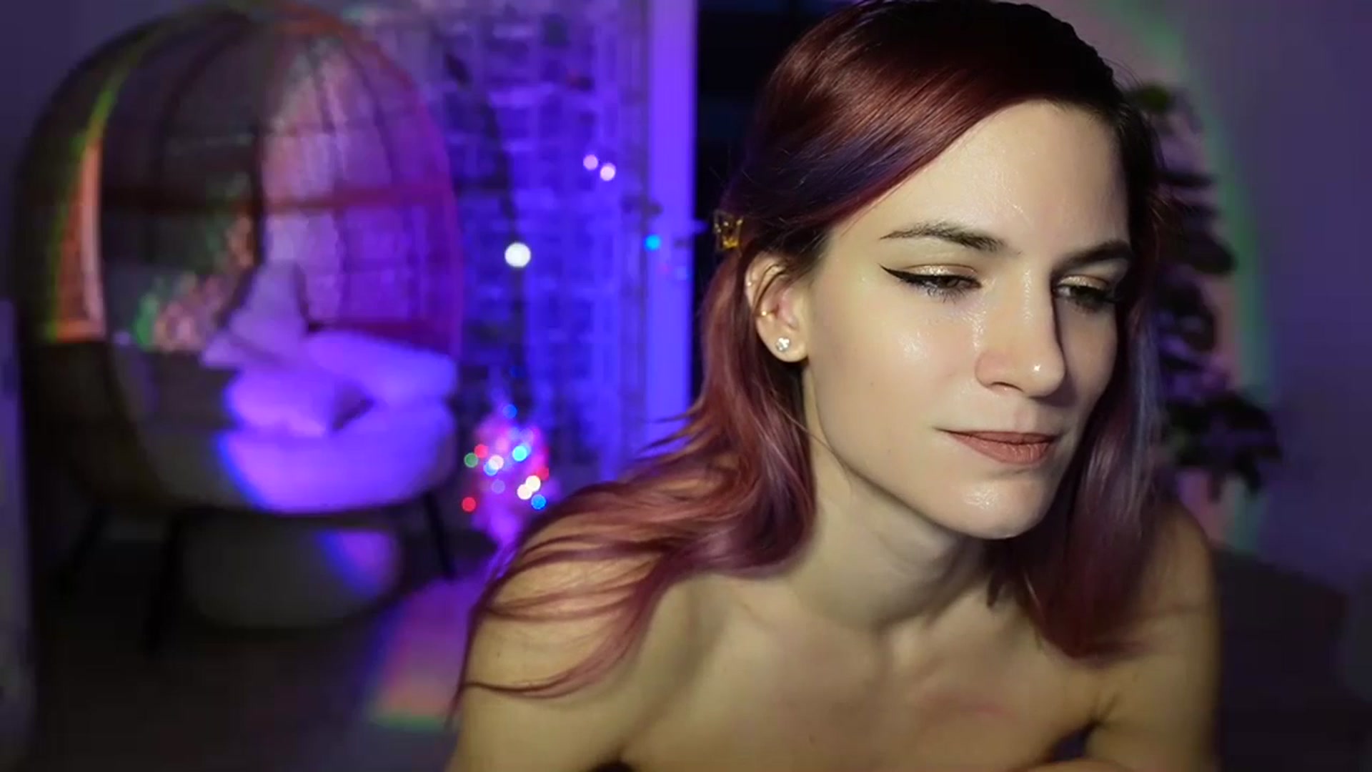 Gallery image thumbnail from Gia_Xxxmas's myfreecams stream on, 12/27/2023, 23:30 image 6 of 20