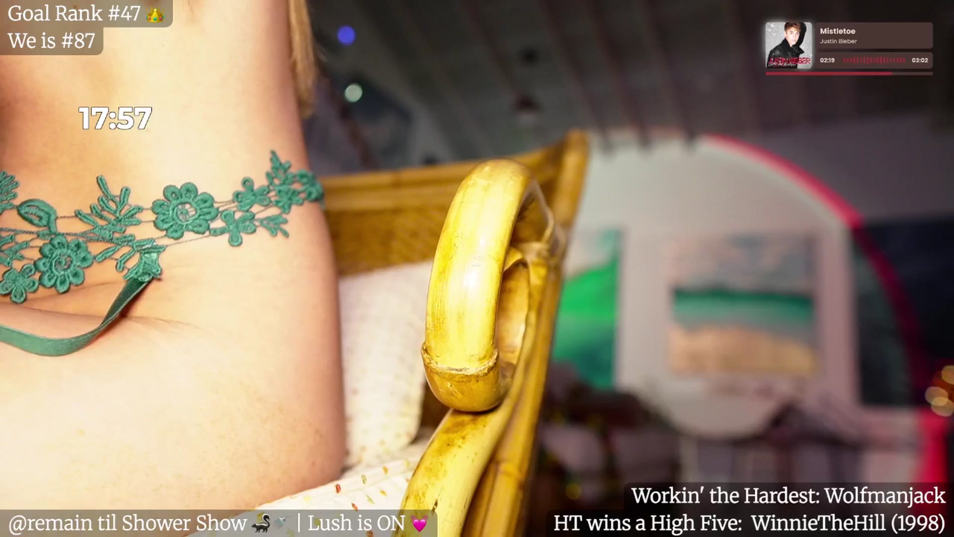 Gallery image thumbnail from Gia_Xxxmas's myfreecams stream on, 12/10/2025, 04:10 image 15 of 20