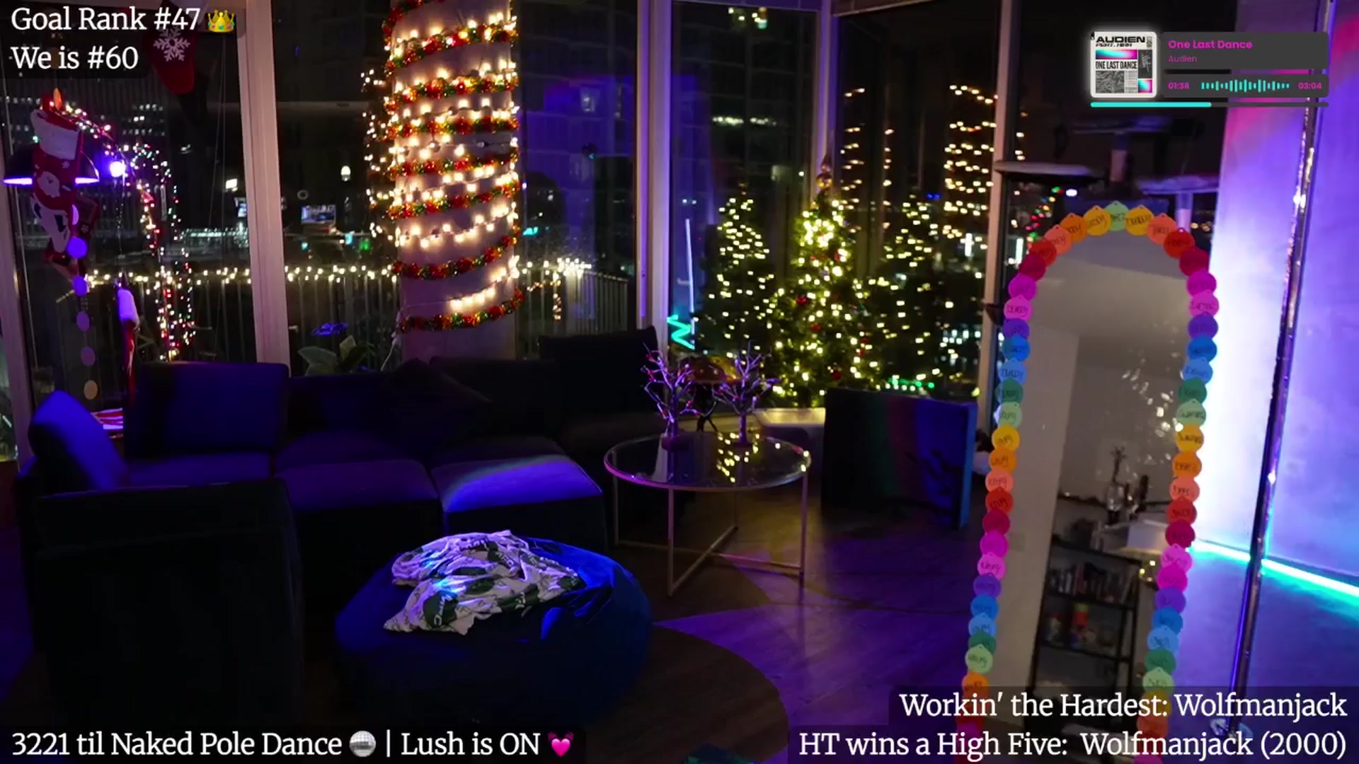 Gallery image thumbnail from Gia_Xxxmas's myfreecams stream on, 12/19/2025, 04:40 image 5 of 20
