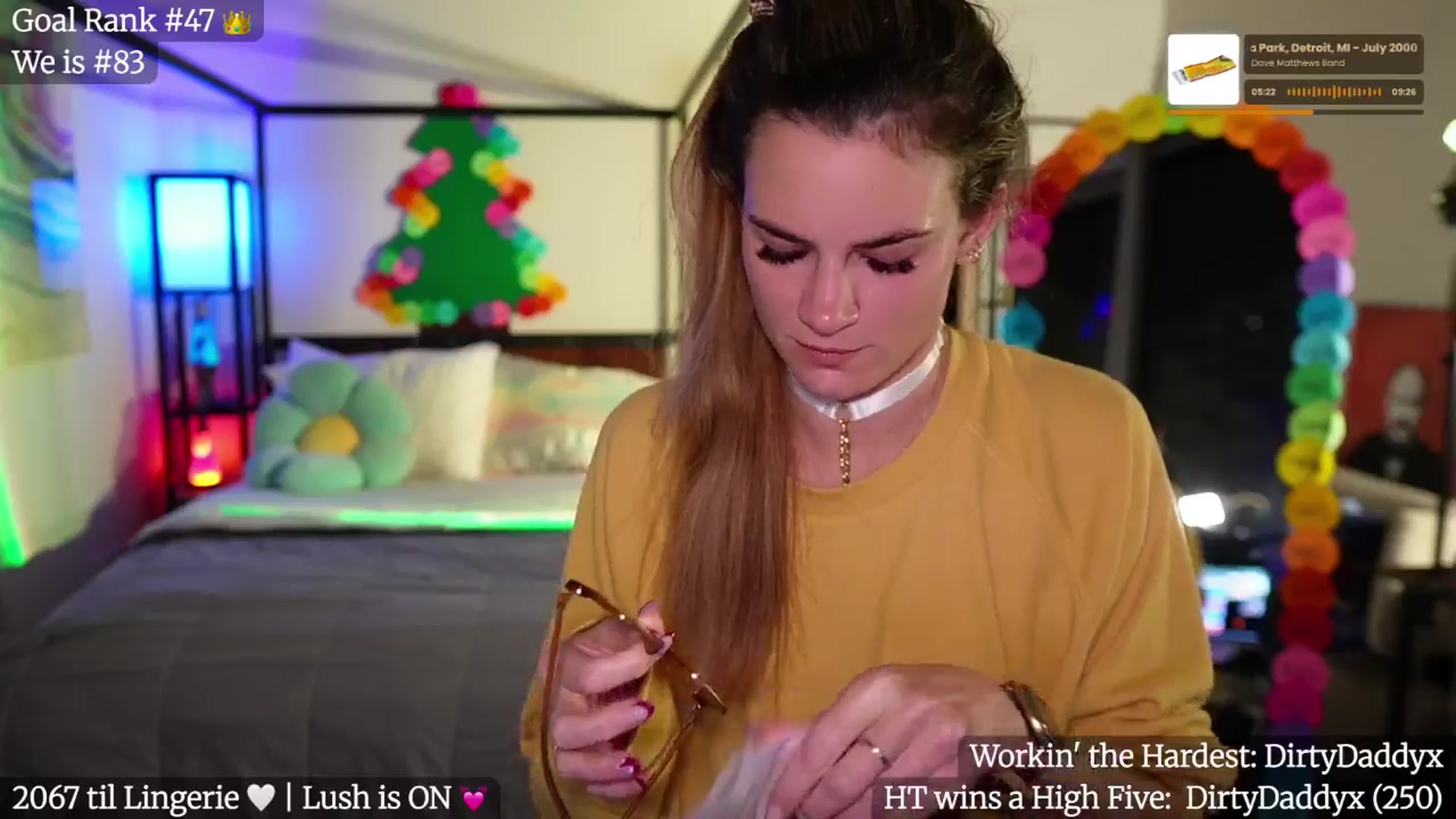Gallery image thumbnail from Gia_Xxxmas's myfreecams stream on, 12/28/2025, 03:01 image 18 of 20