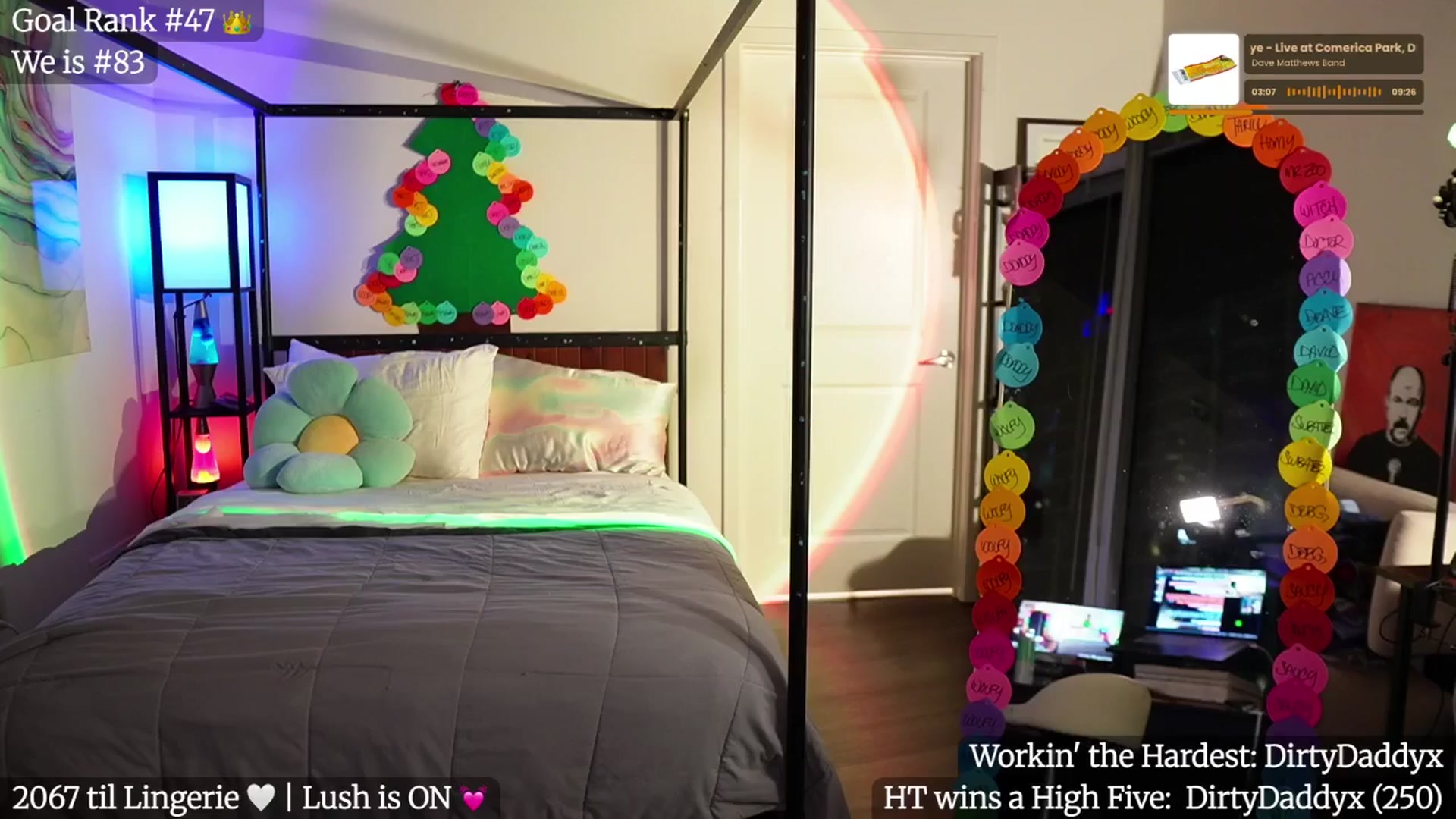 Gallery image thumbnail from Gia_Xxxmas's myfreecams stream on, 12/28/2025, 03:01 image 17 of 20