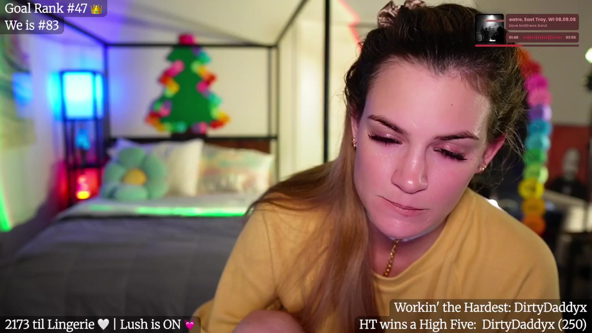 Gallery image thumbnail from Gia_Xxxmas's myfreecams stream on, 12/28/2025, 03:01 image 12 of 20