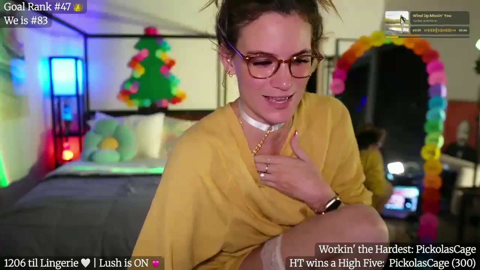 Gallery image thumbnail from Gia_Xxxmas's myfreecams stream on, 12/28/2025, 03:30 image 10 of 20