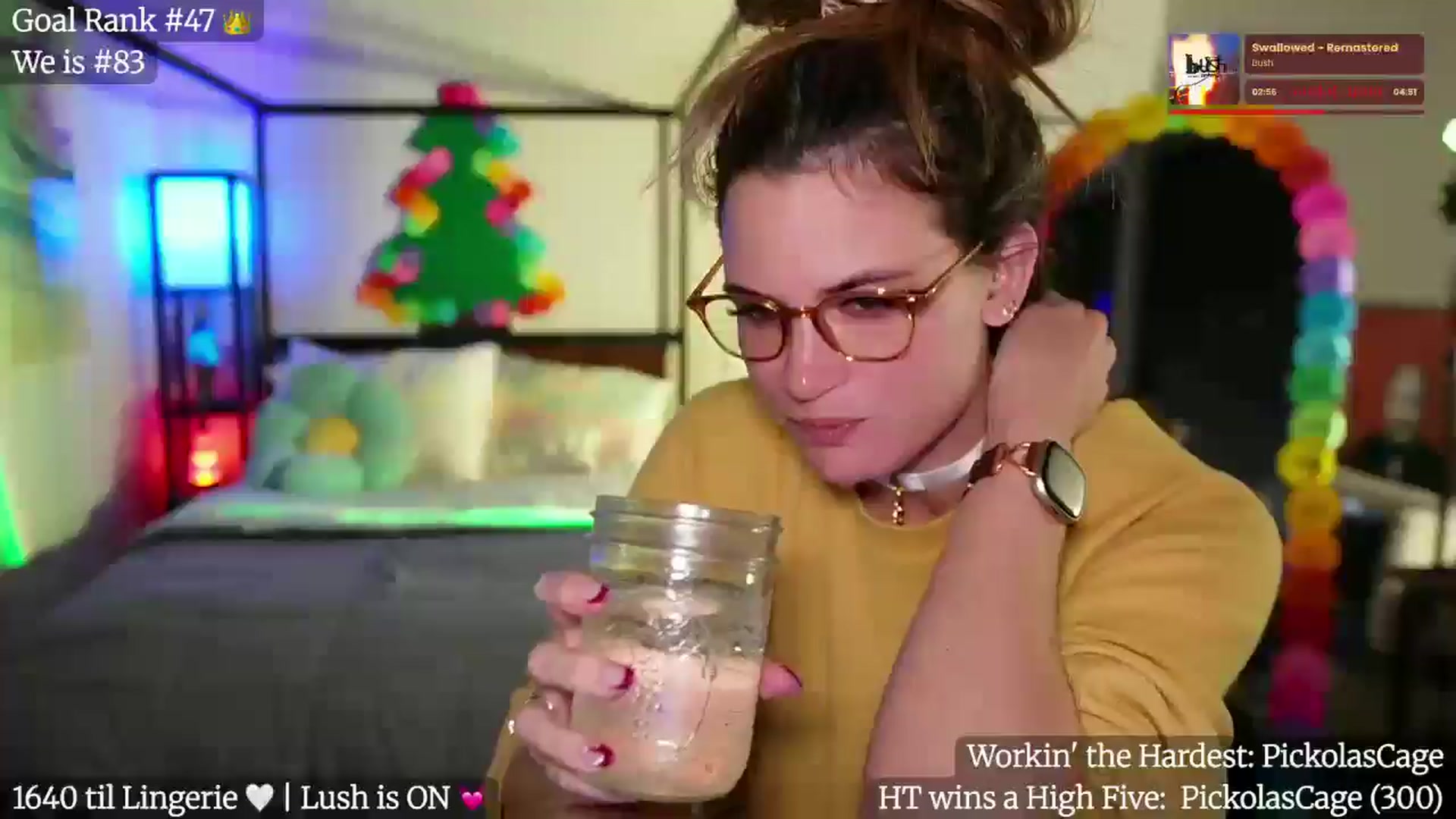 Gallery image thumbnail from Gia_Xxxmas's myfreecams stream on, 12/28/2025, 03:30 image 4 of 20